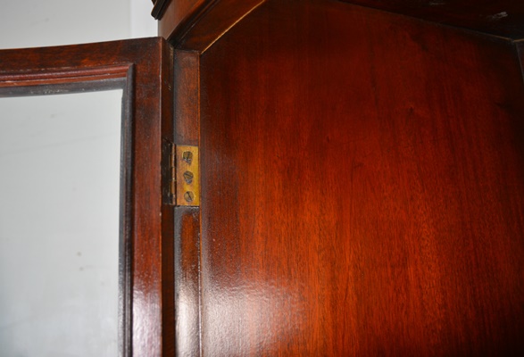 Bernhardt Hepplewhite Style Mahogany Corner Cabinet