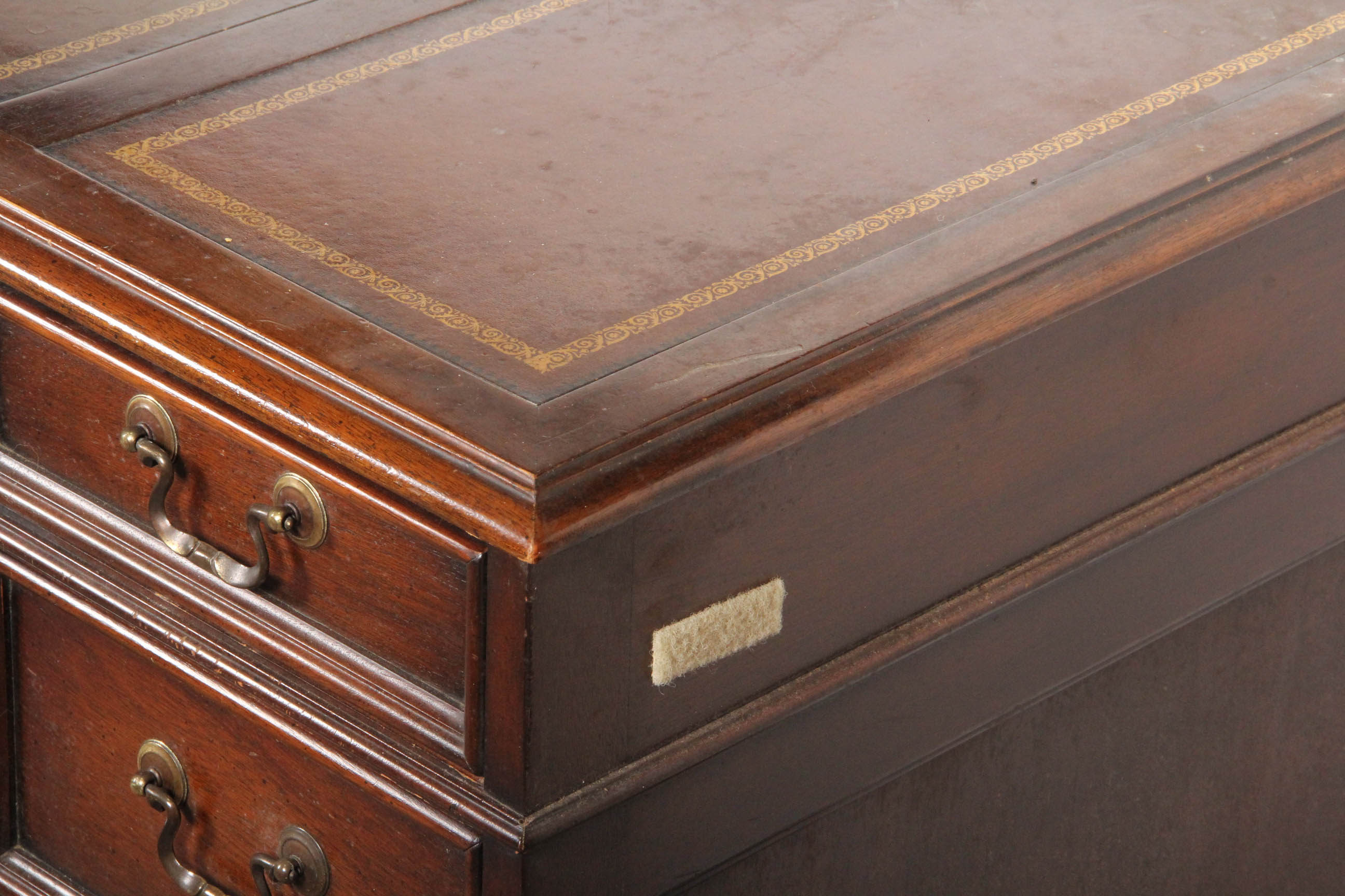 Sligh Furniture Vintage Mahogany Kneehole Desk