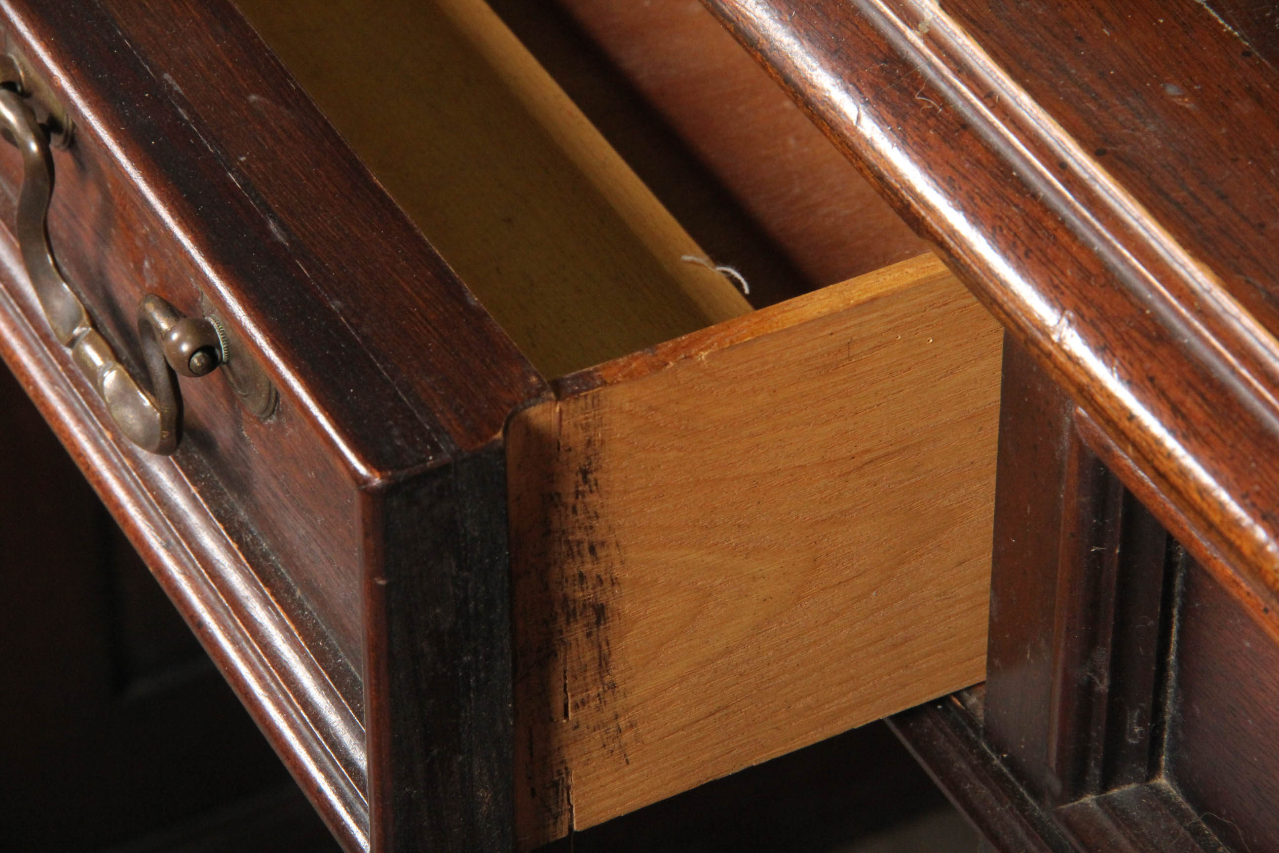 Sligh Furniture Vintage Mahogany Kneehole Desk