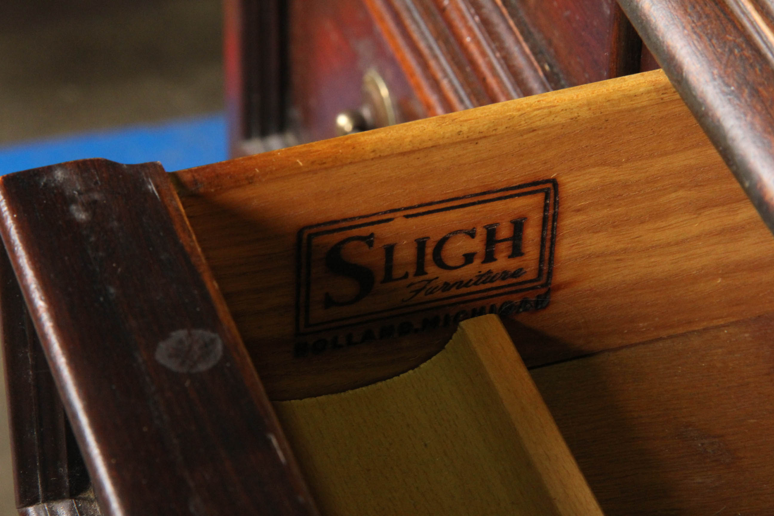 Sligh Furniture Vintage Mahogany Kneehole Desk