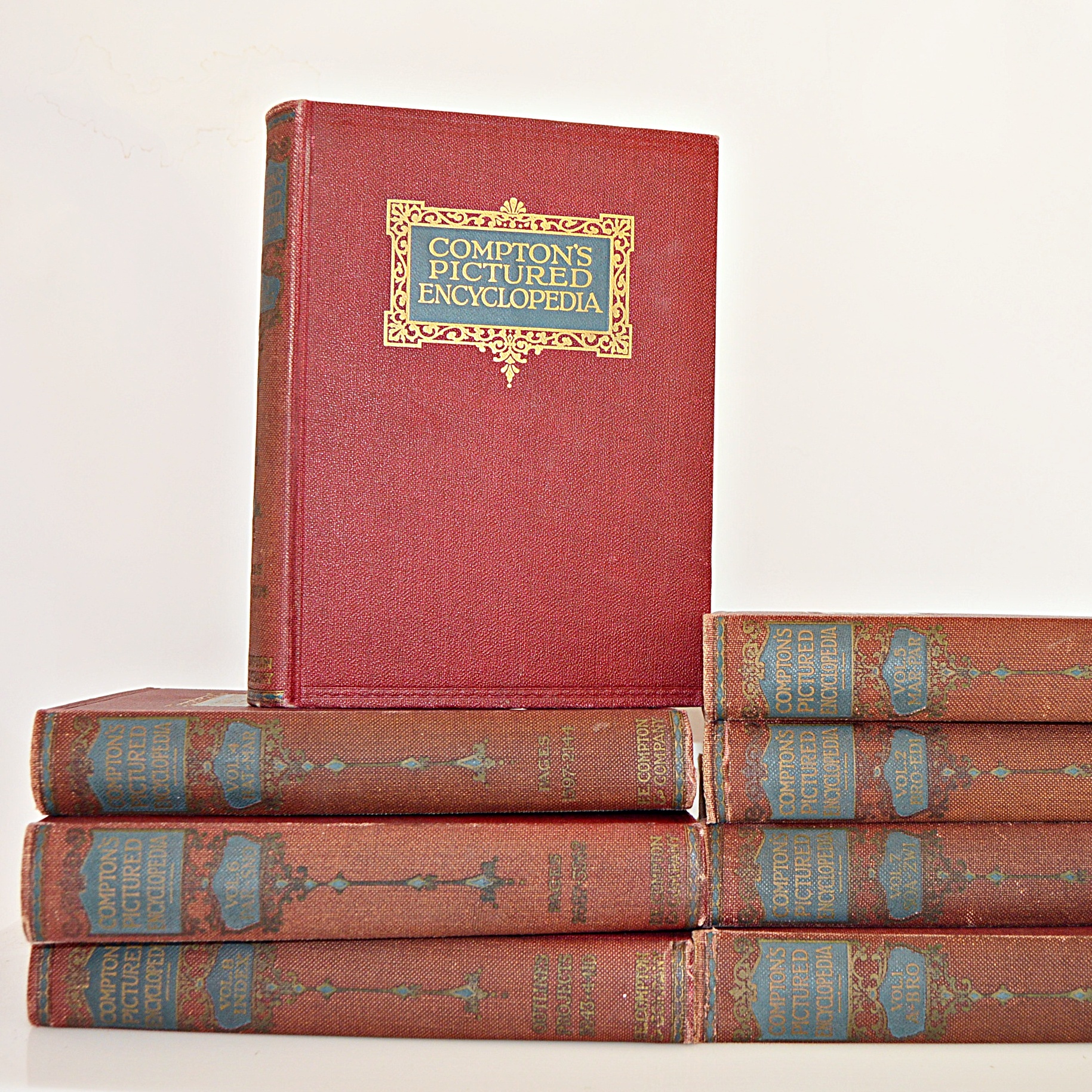 Set of 1922 Compton's Pictured Encyclopedias