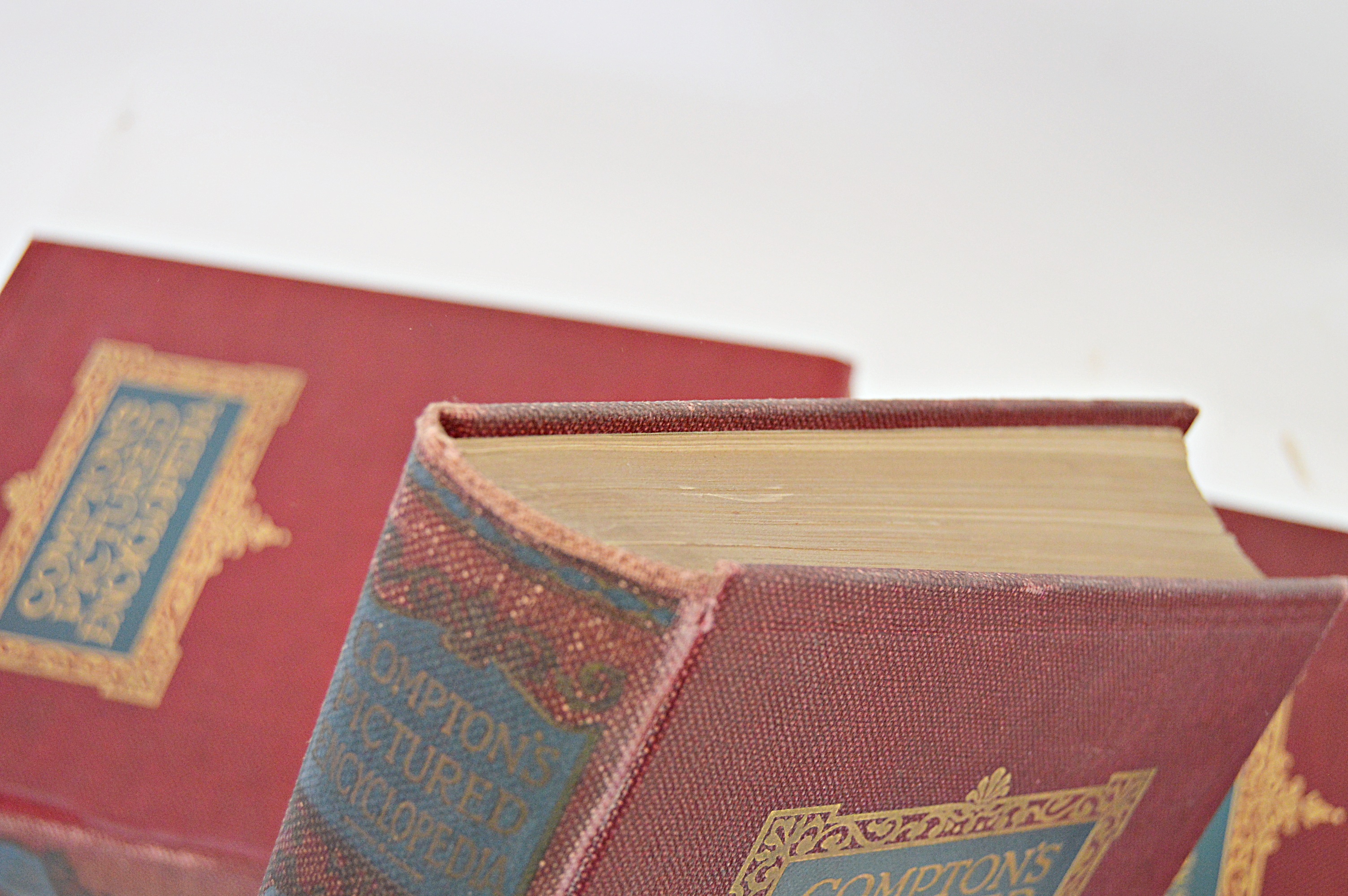 Set of 1922 Compton's Pictured Encyclopedias