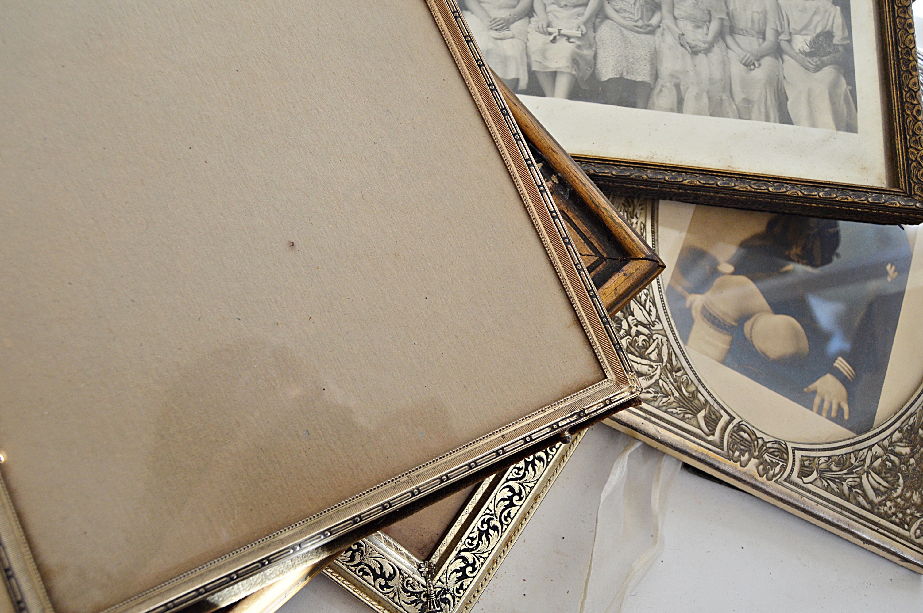 Vintage Picture Frames, Photos and Portraits