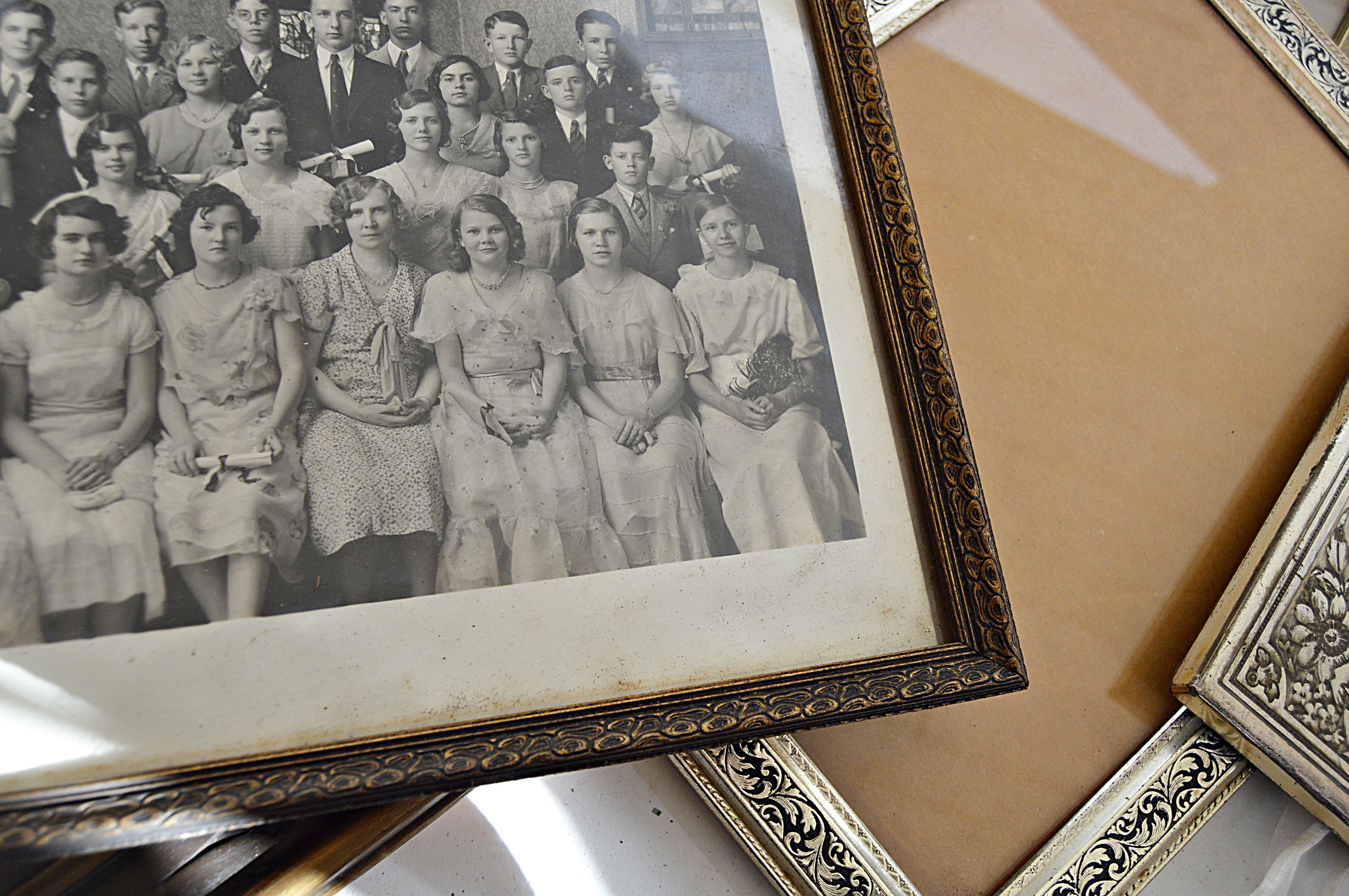 Vintage Picture Frames, Photos and Portraits