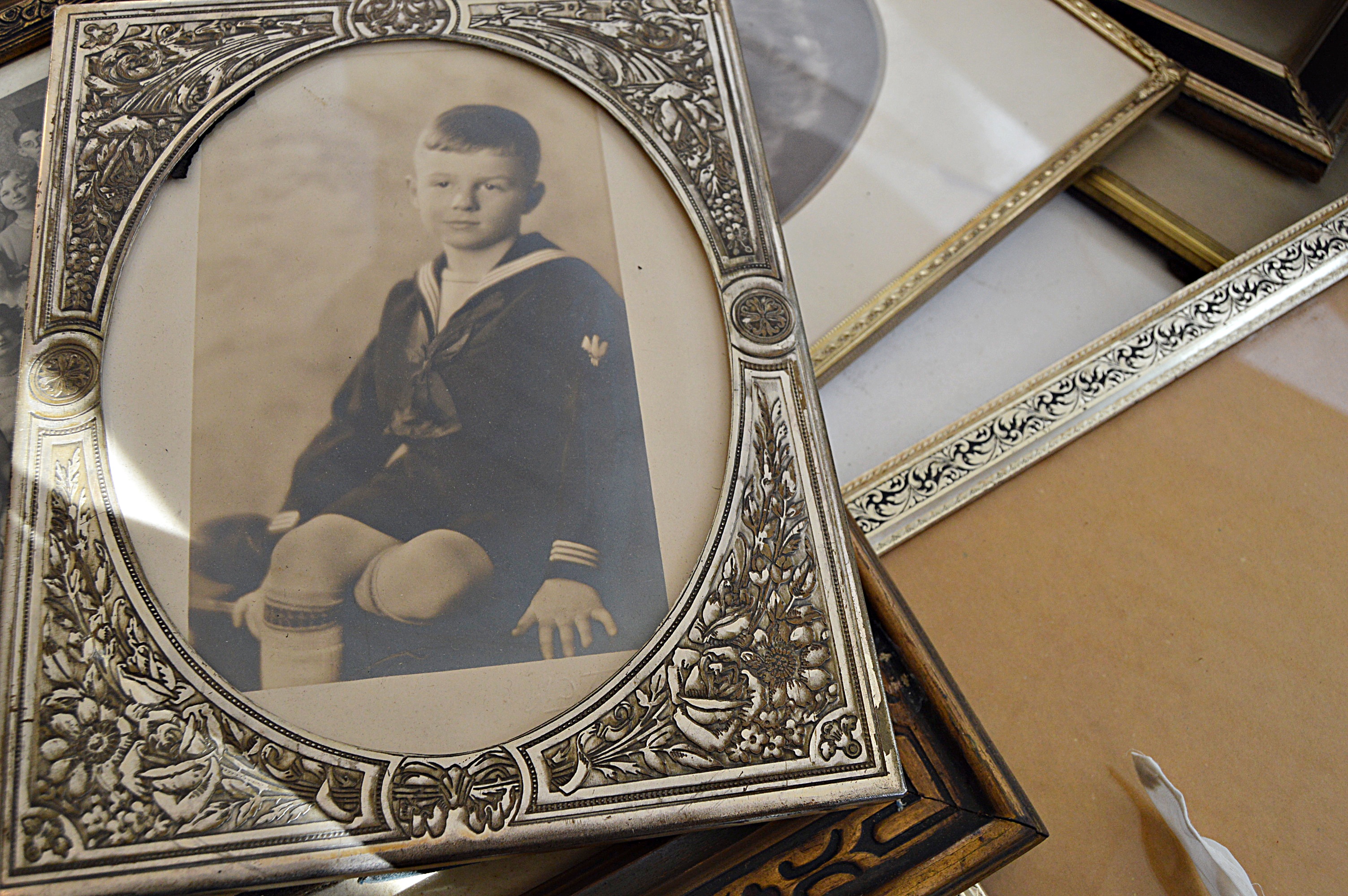 Vintage Picture Frames, Photos and Portraits