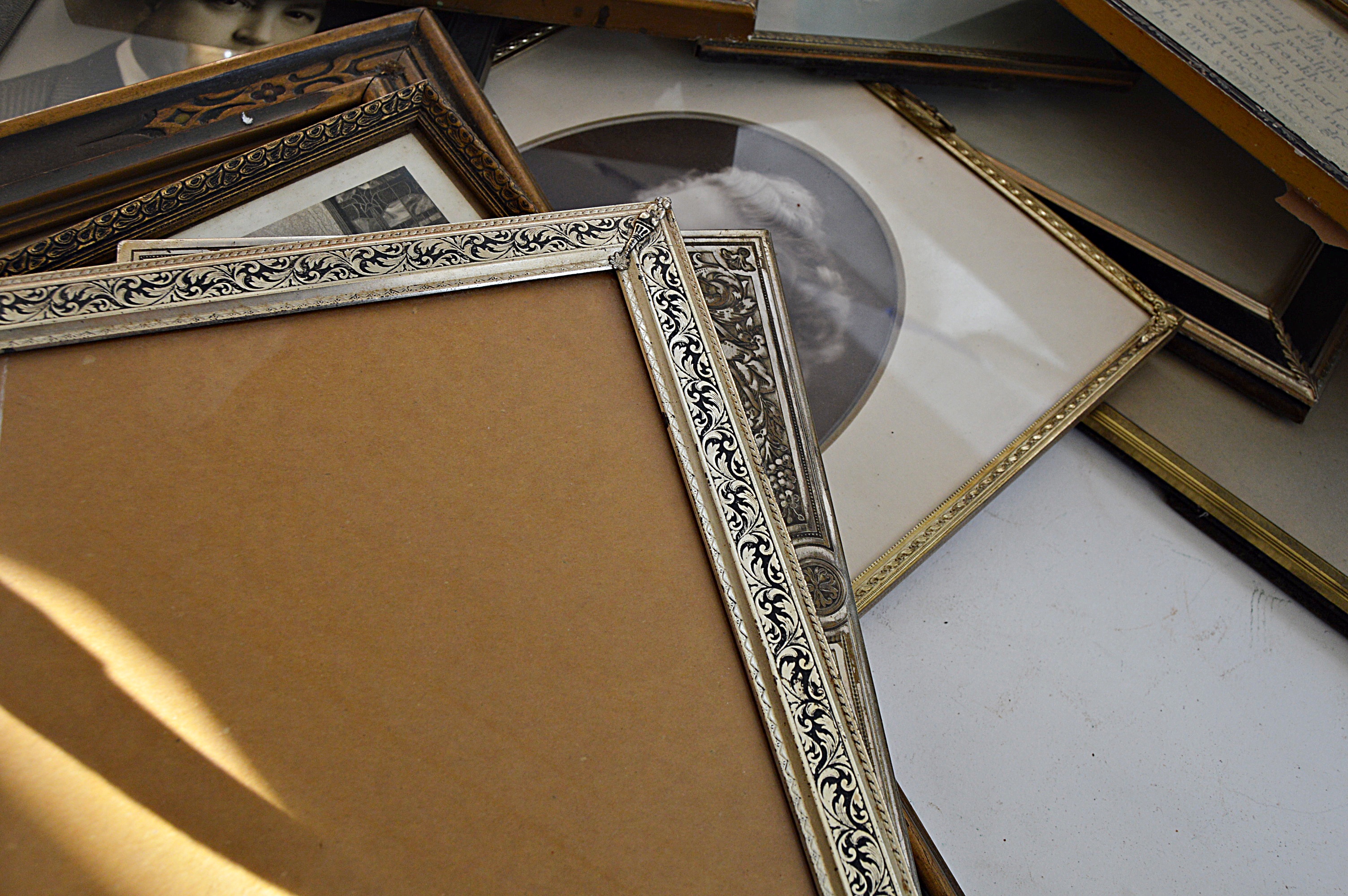 Vintage Picture Frames, Photos and Portraits