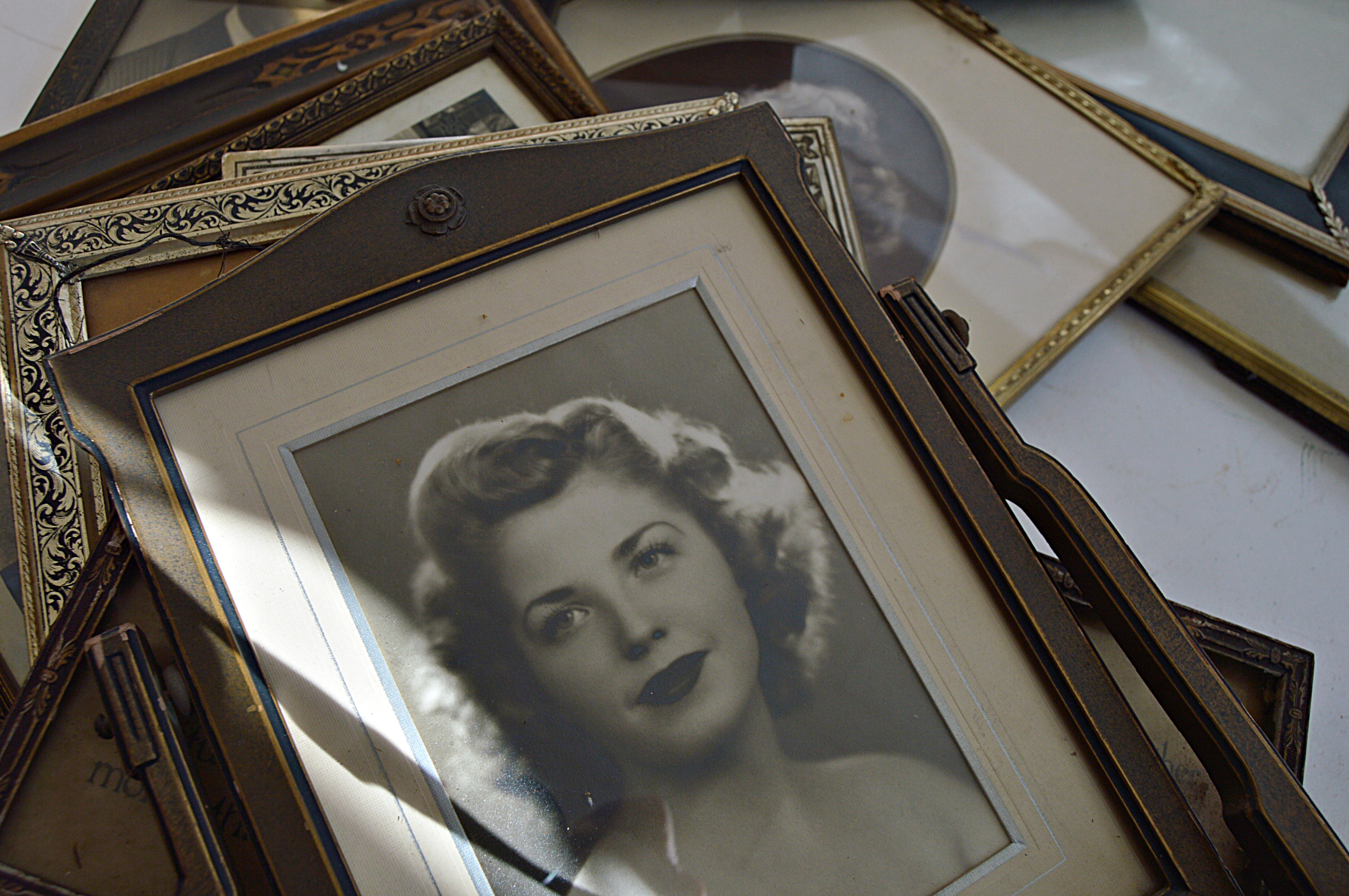 Vintage Picture Frames, Photos and Portraits