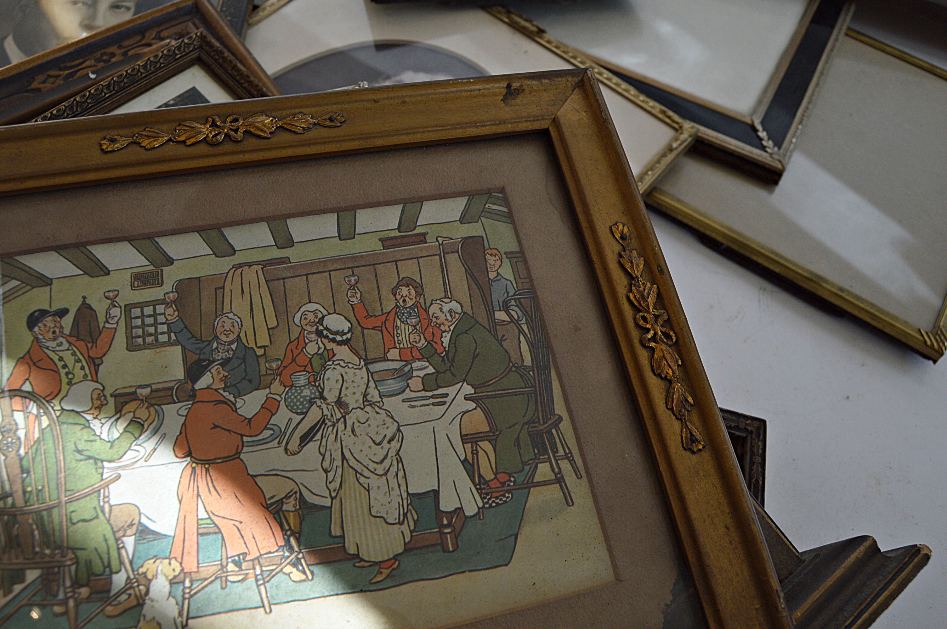 Vintage Picture Frames, Photos and Portraits