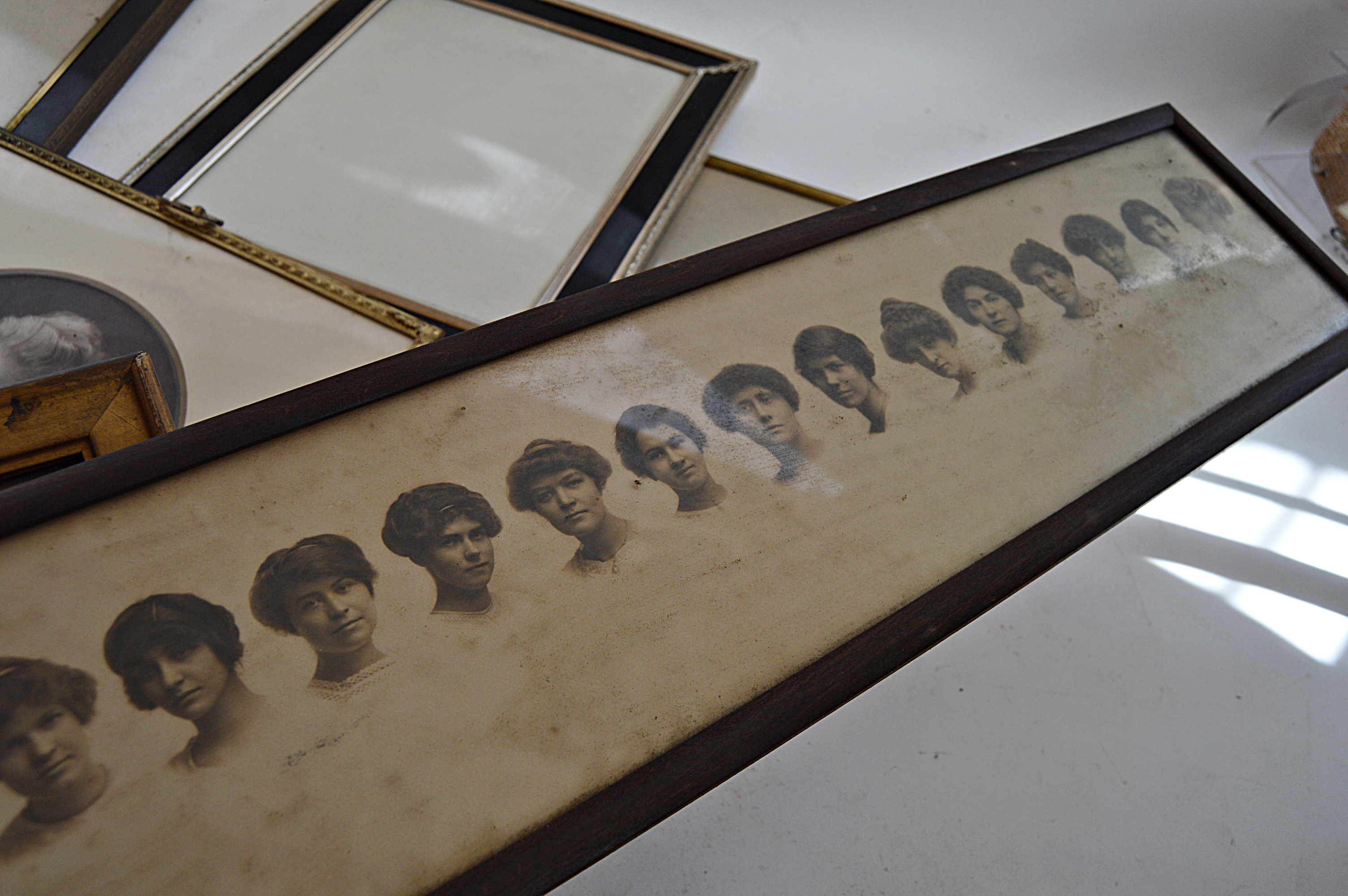 Vintage Picture Frames, Photos and Portraits