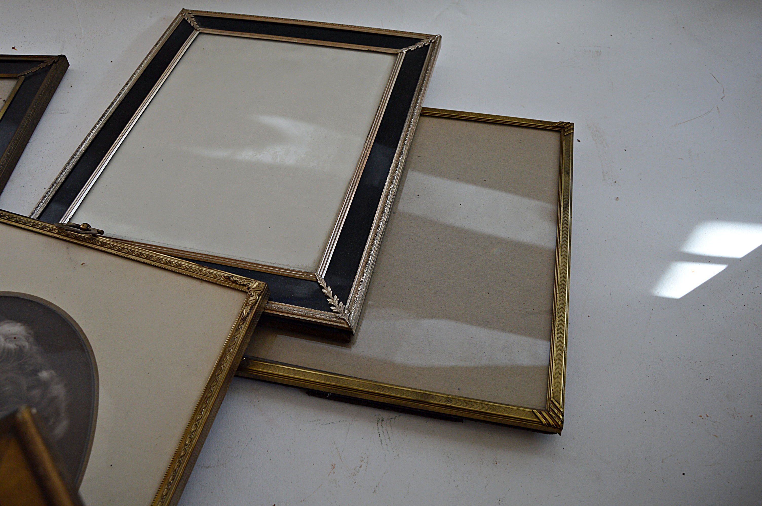 Vintage Picture Frames, Photos and Portraits