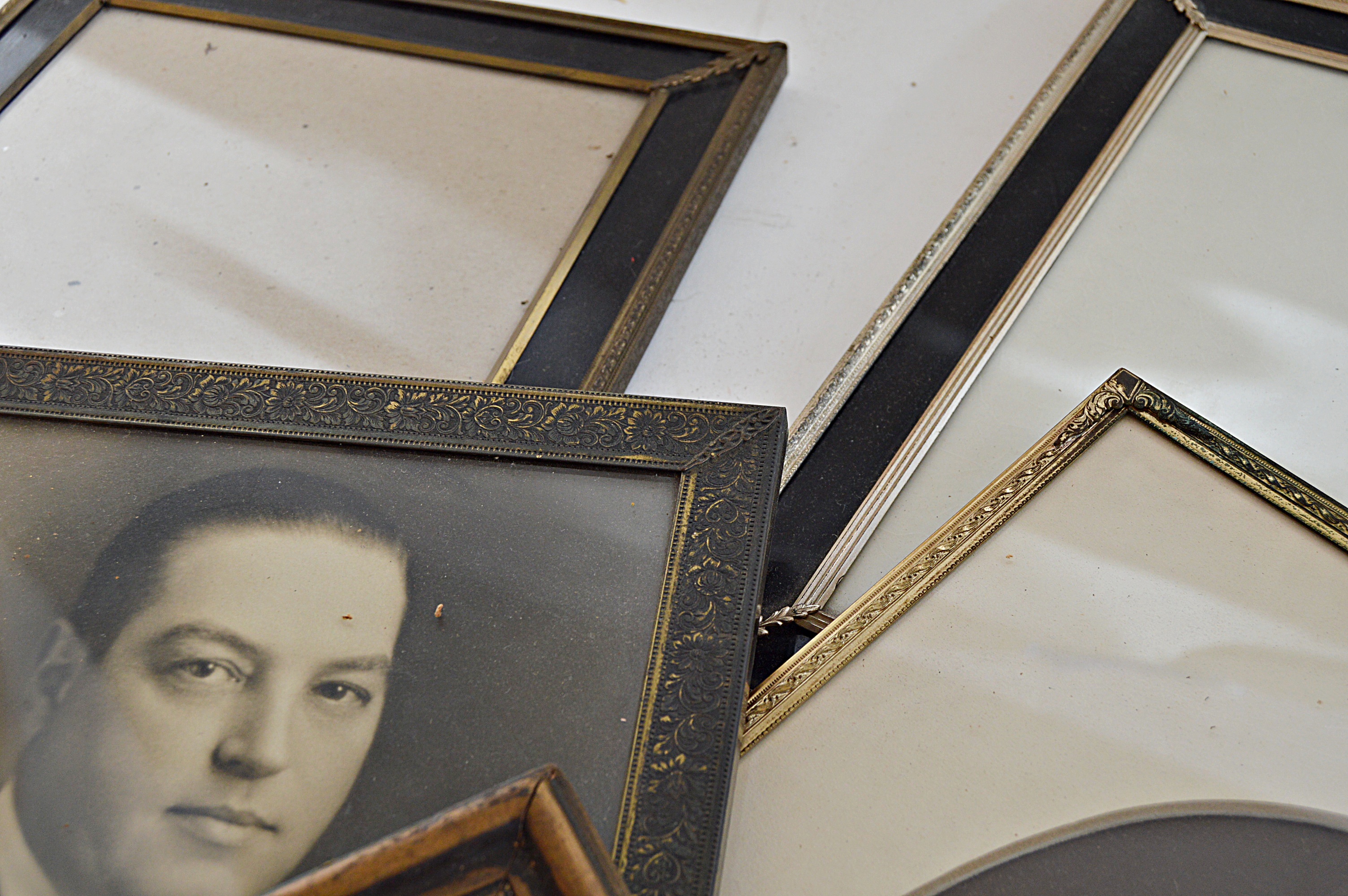 Vintage Picture Frames, Photos and Portraits