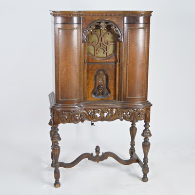 1929 American Bosch Console Radio With Saginaw Furniture Cabinet
