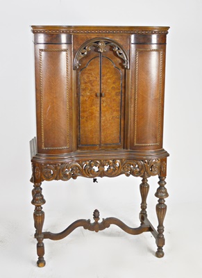 1929 American Bosch Console Radio With Saginaw Furniture Cabinet