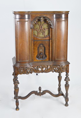 1929 American Bosch Console Radio With Saginaw Furniture Cabinet