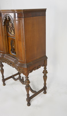 1929 American Bosch Console Radio With Saginaw Furniture Cabinet