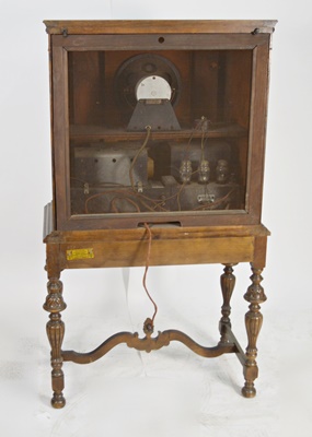 1929 American Bosch Console Radio With Saginaw Furniture Cabinet