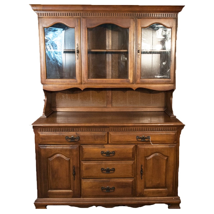 Vintage American Colonial Style China Cabinet