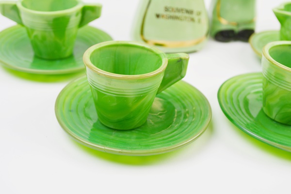 Green Agate Slade Glass Tea Cups and Americana Souvenir Salt and Pepper Shakers