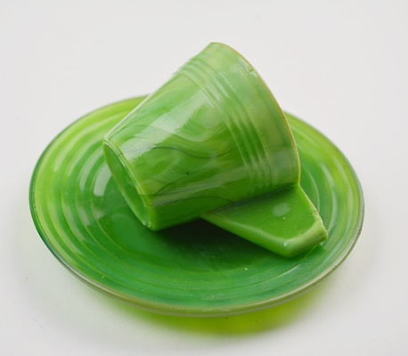 Green Agate Slade Glass Tea Cups and Americana Souvenir Salt and Pepper Shakers