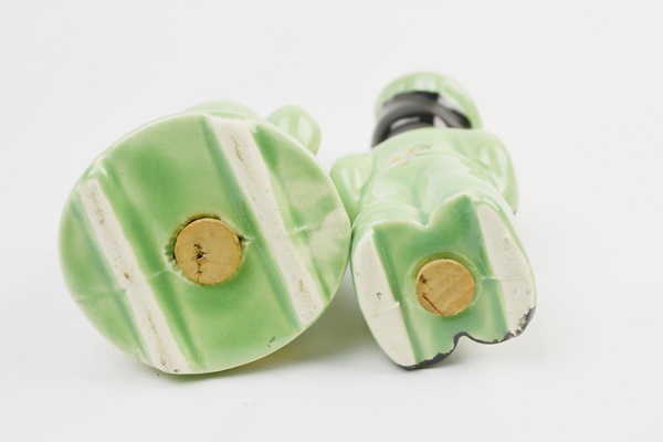 Green Agate Slade Glass Tea Cups and Americana Souvenir Salt and Pepper Shakers