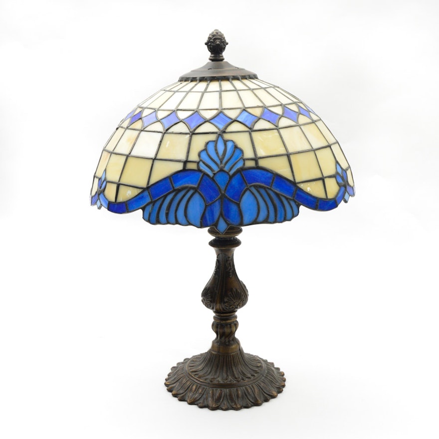 Tiffany Style Stained Glass Lamp in Ivory and Blue