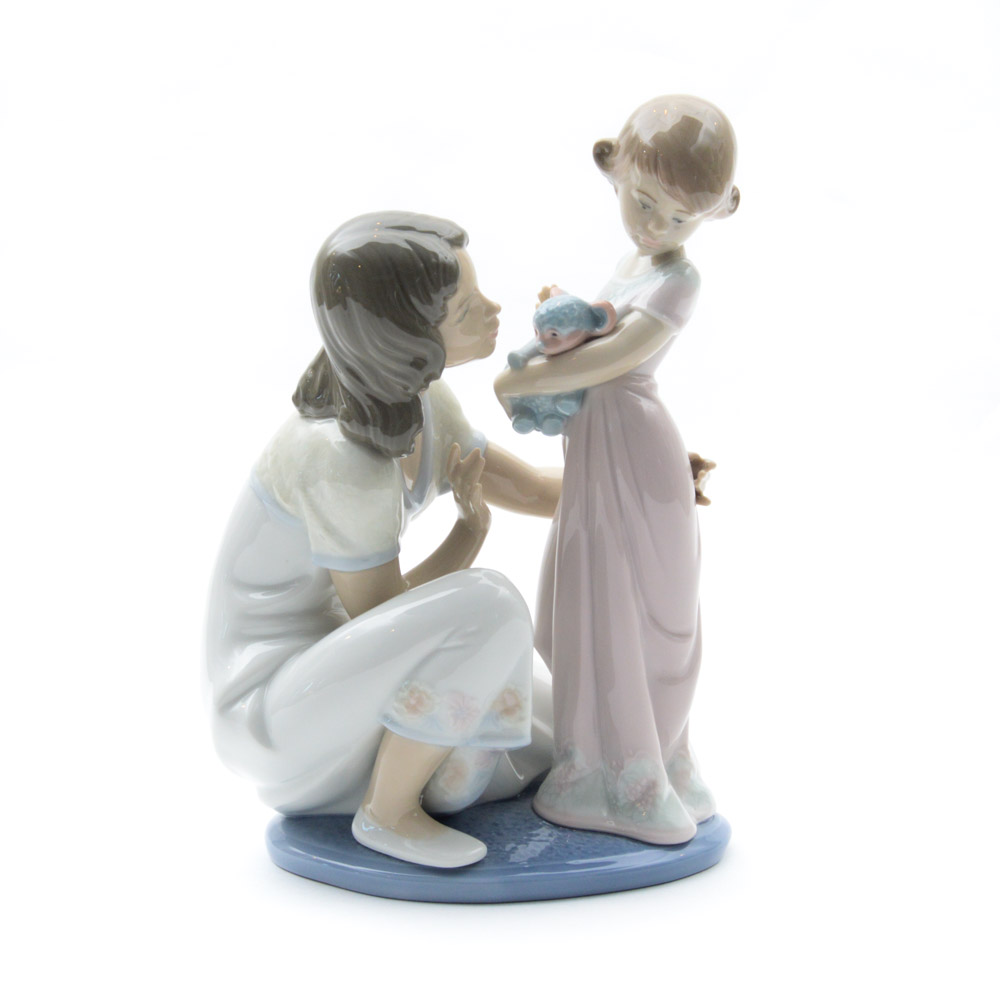 Lladró "A Mother's Touch" Porcelain Figurine
