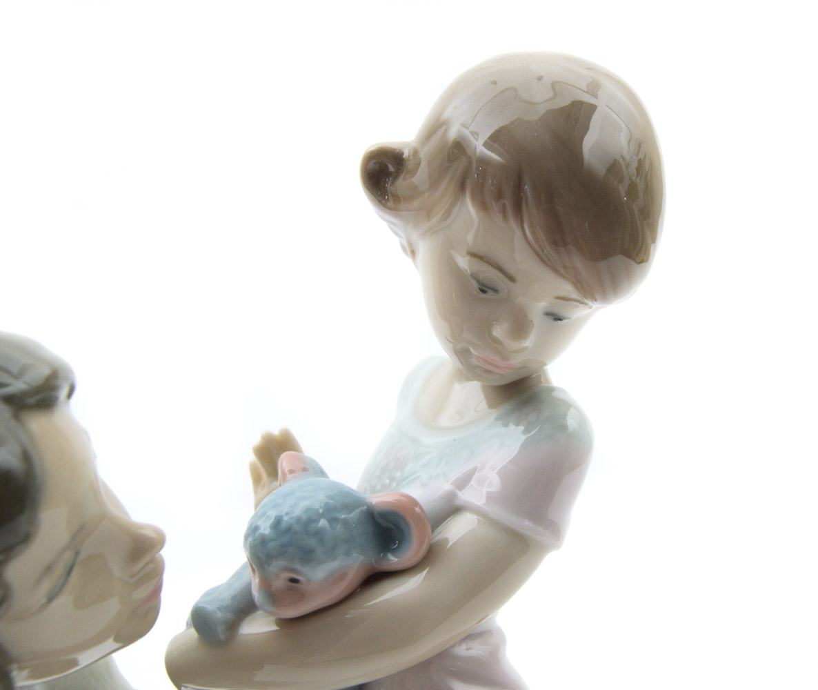 Lladró "A Mother's Touch" Porcelain Figurine