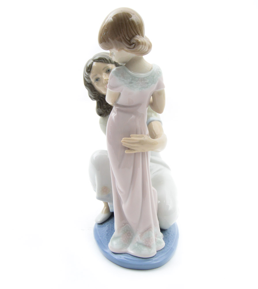 Lladró "A Mother's Touch" Porcelain Figurine