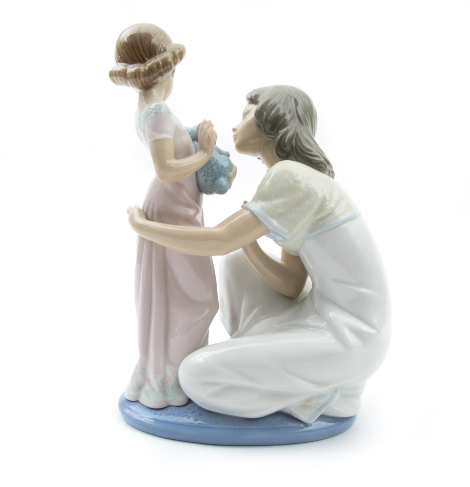Lladró "A Mother's Touch" Porcelain Figurine