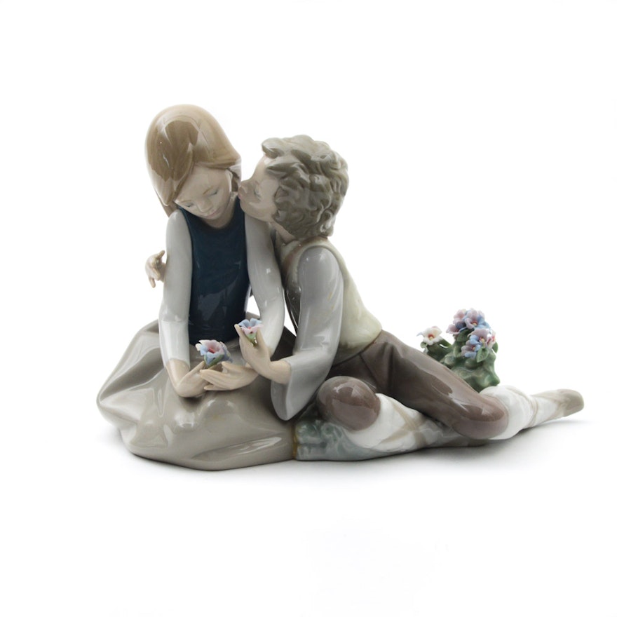 Lladró Vintage "Precocious Courtship" Porcelain Figurine