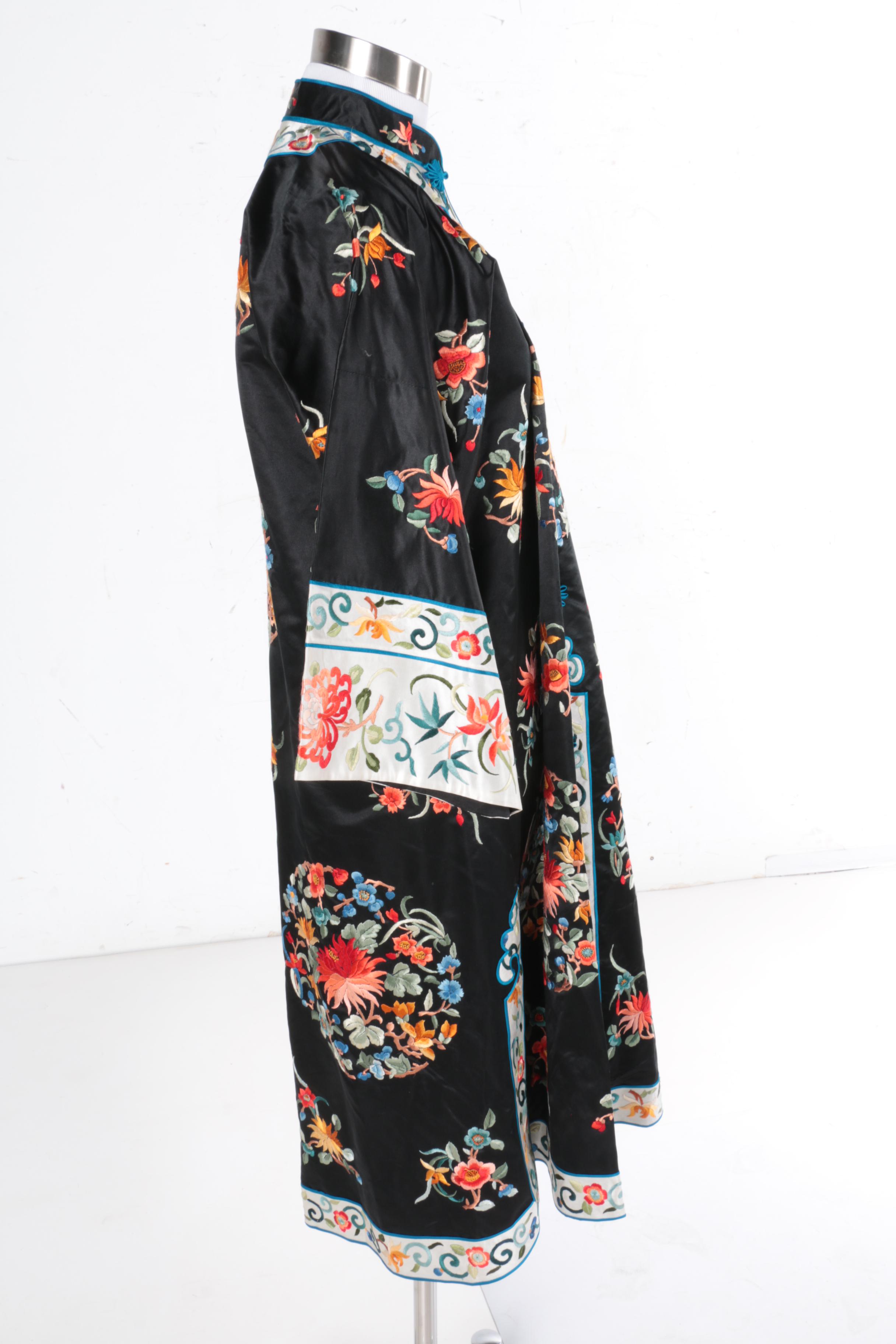 Vintage Chinese Embroidered Silk Robe