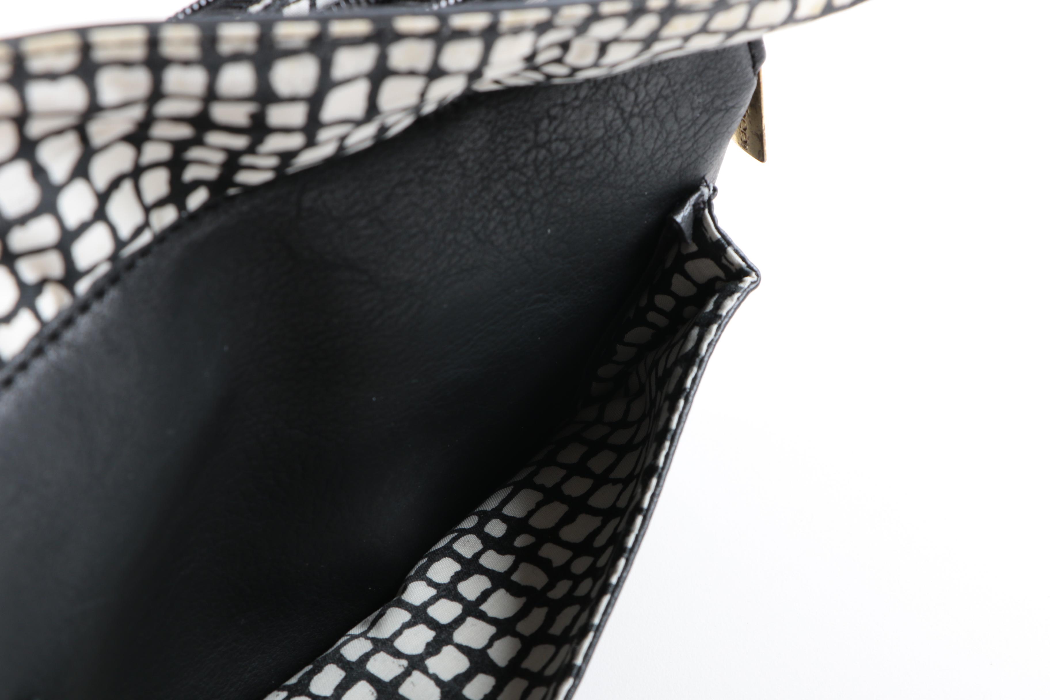 Pouchee Black Leather Crossbody Purse