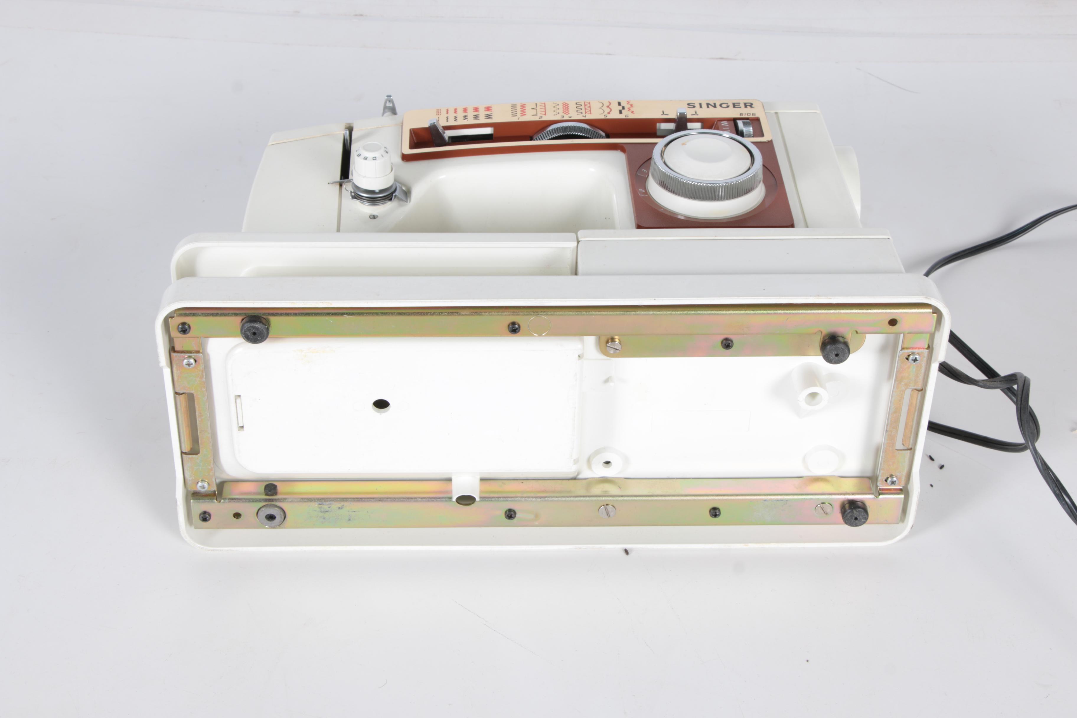 Vintage Singer 6106 Sewing Machine with Accessories