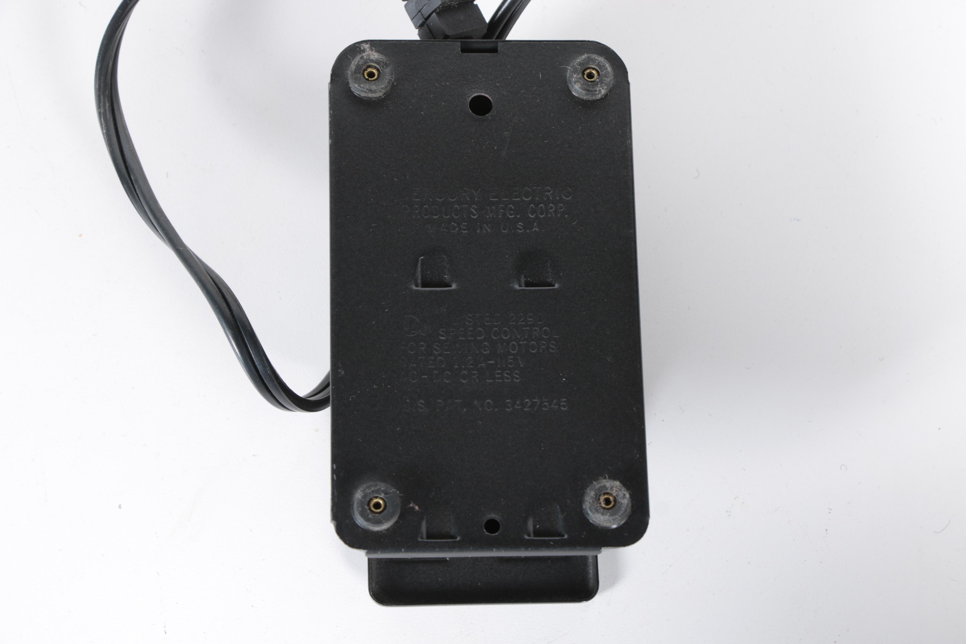 Vintage Singer 6106 Sewing Machine with Accessories