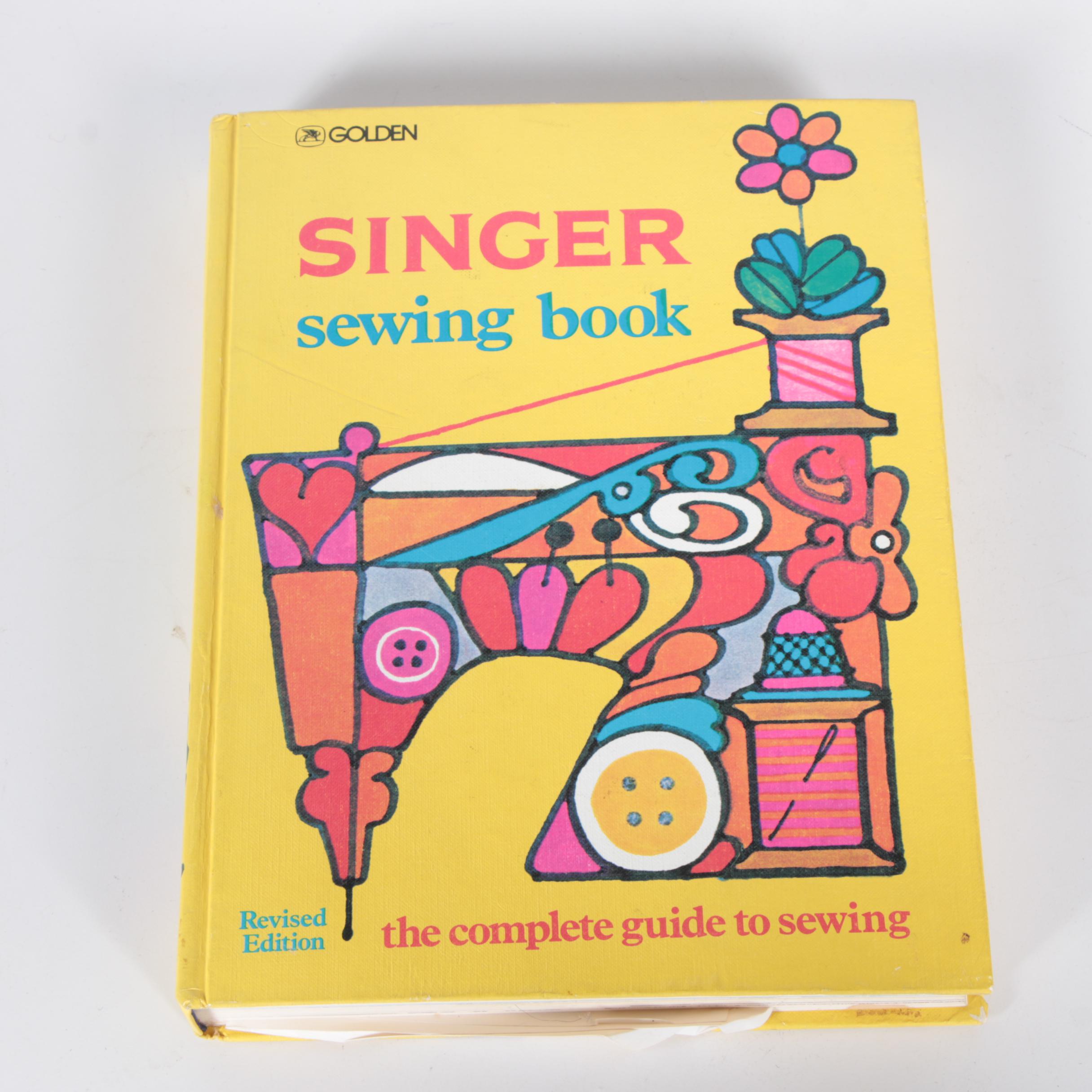 Vintage Singer 6106 Sewing Machine with Accessories