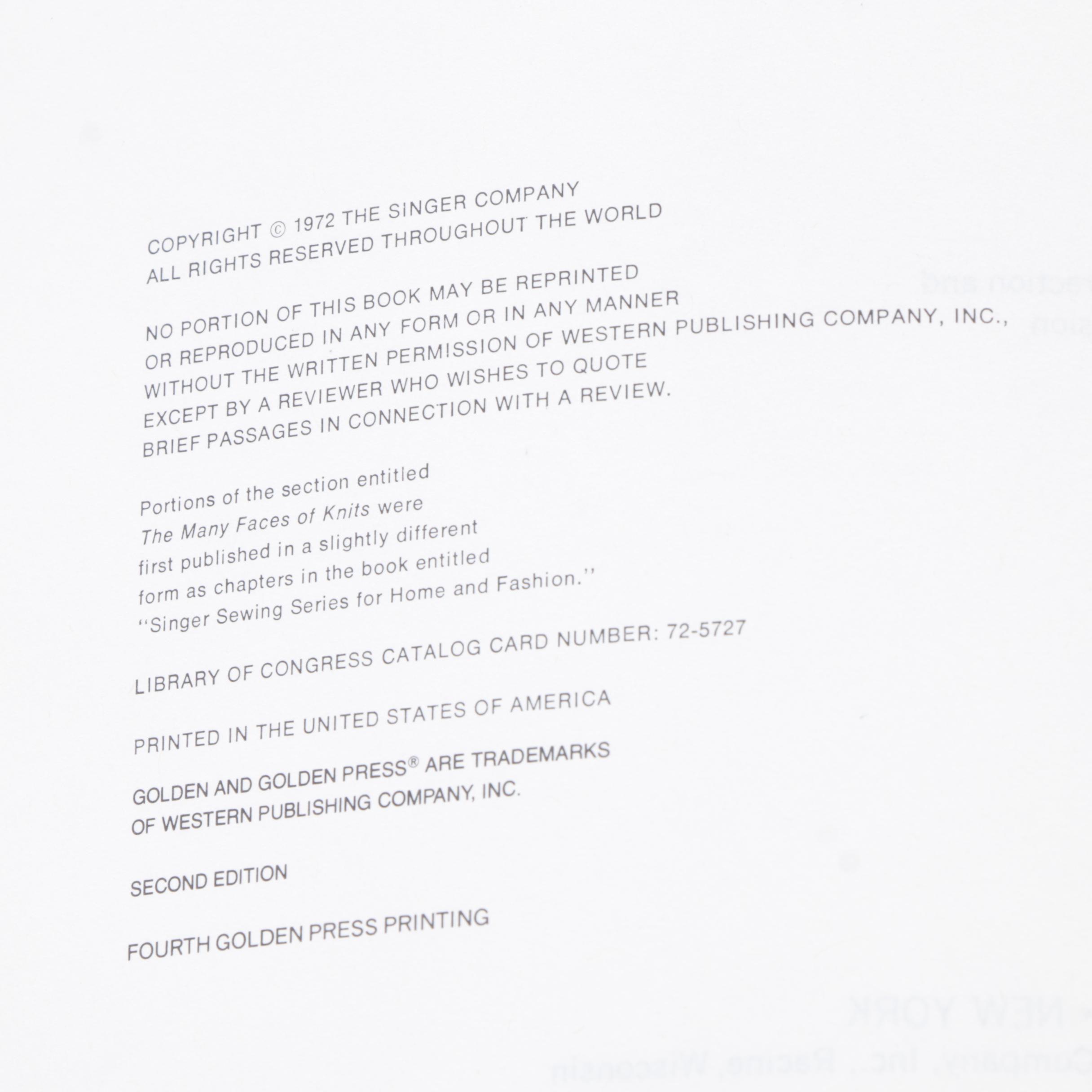 Vintage Singer 6106 Sewing Machine with Accessories