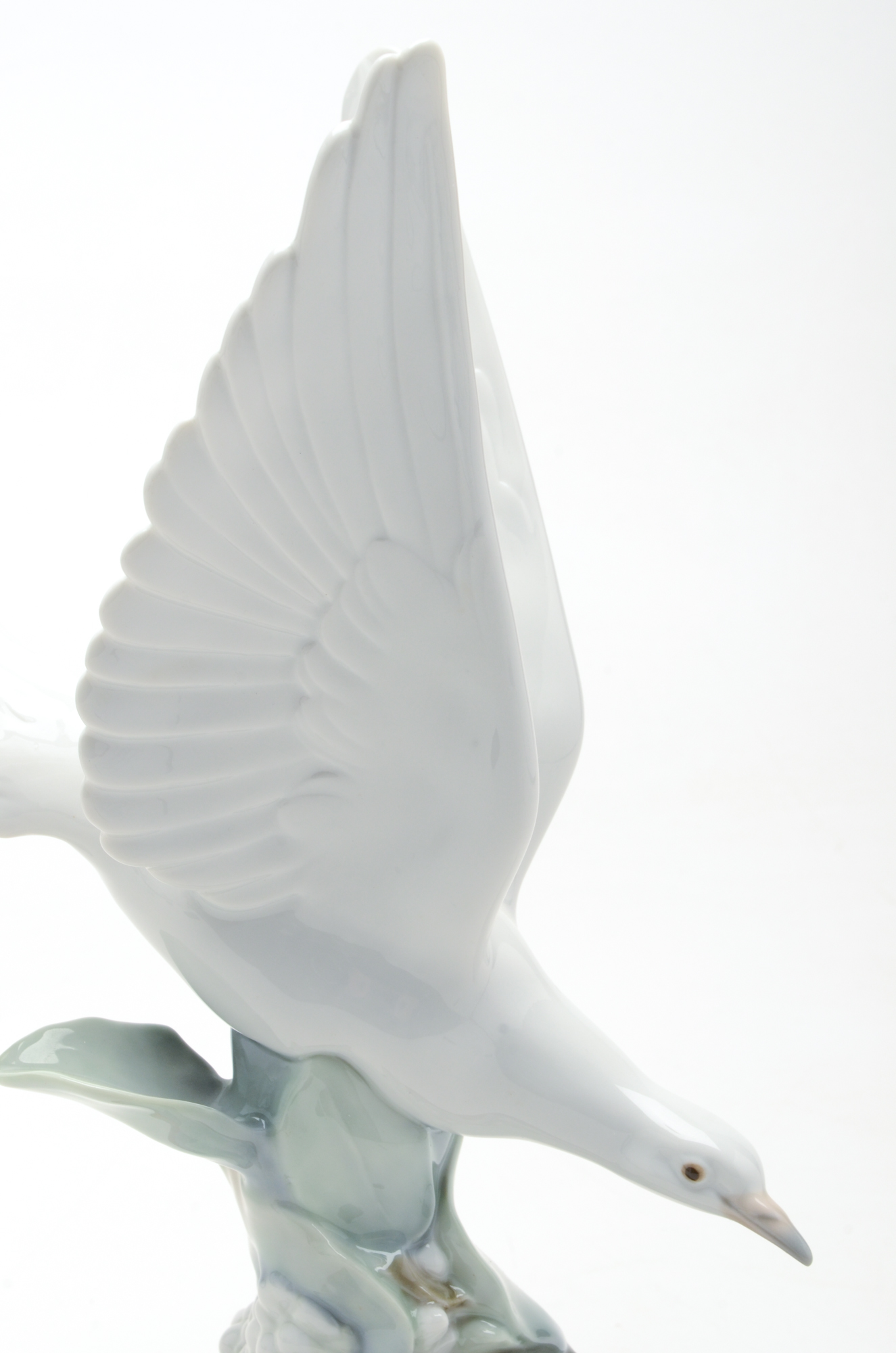 Lladro White "Turtle Dove" Figurine in Box
