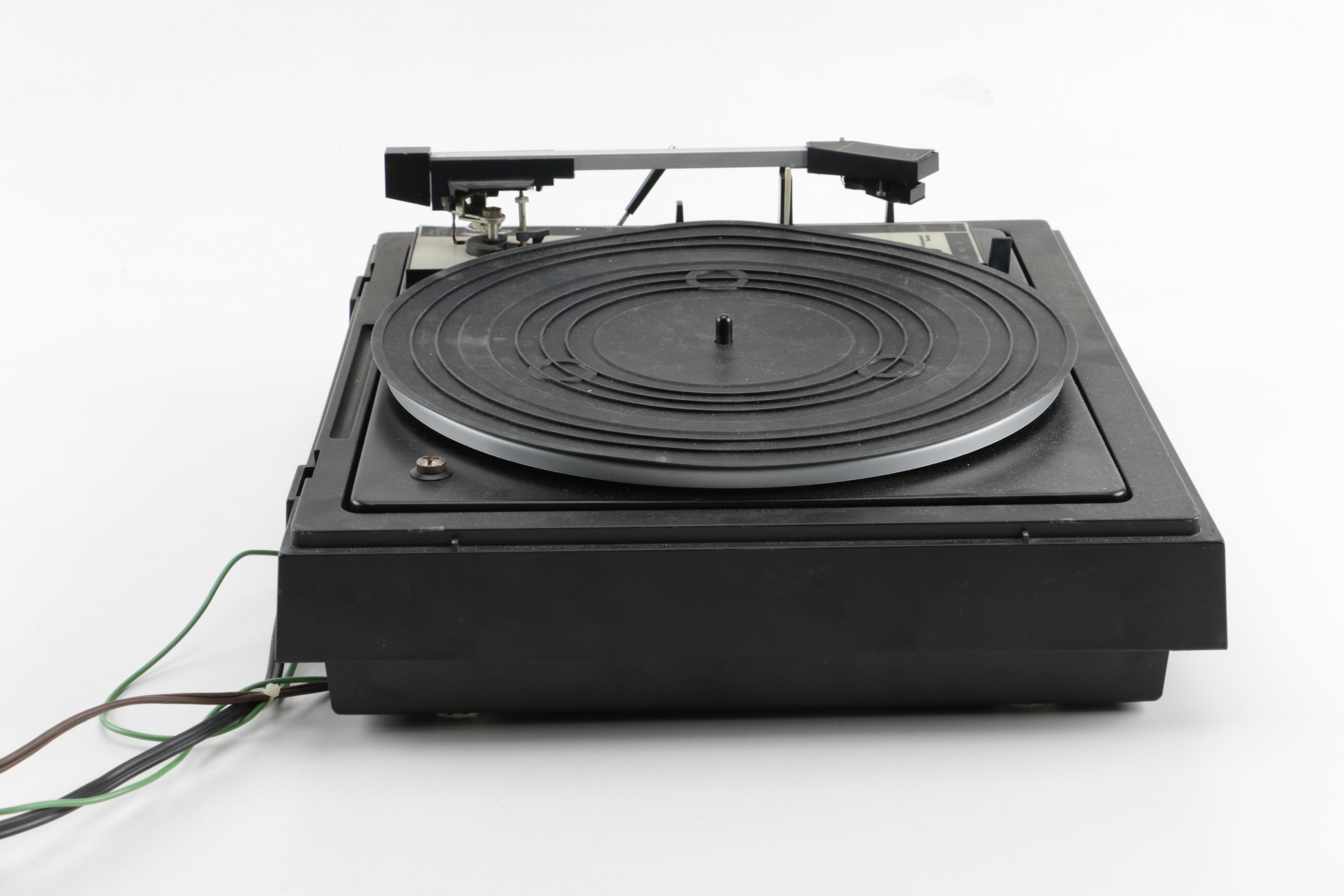 Vintage Realistic Turntable