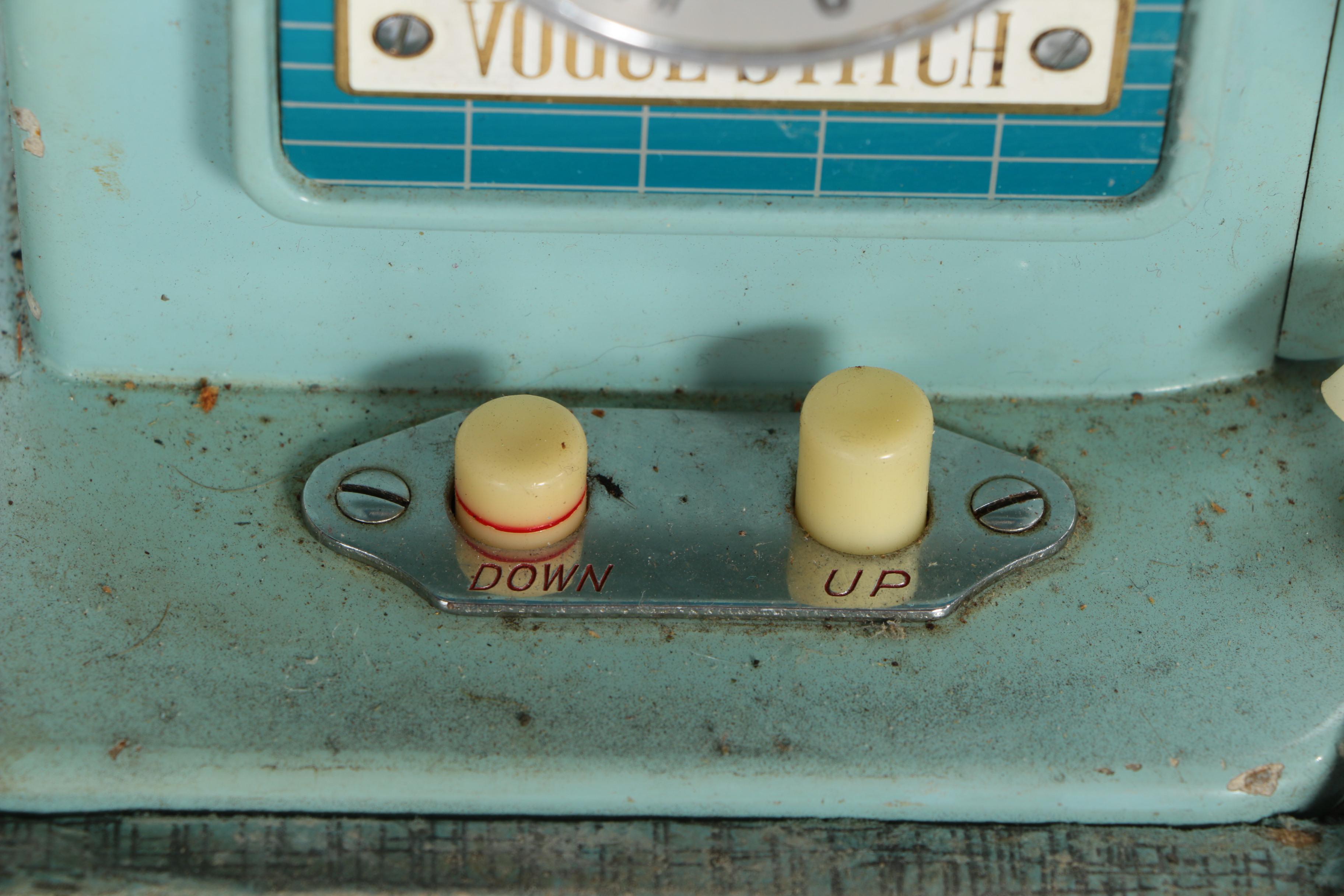 Spiegel "Vogue Stitch" Sewing Machine