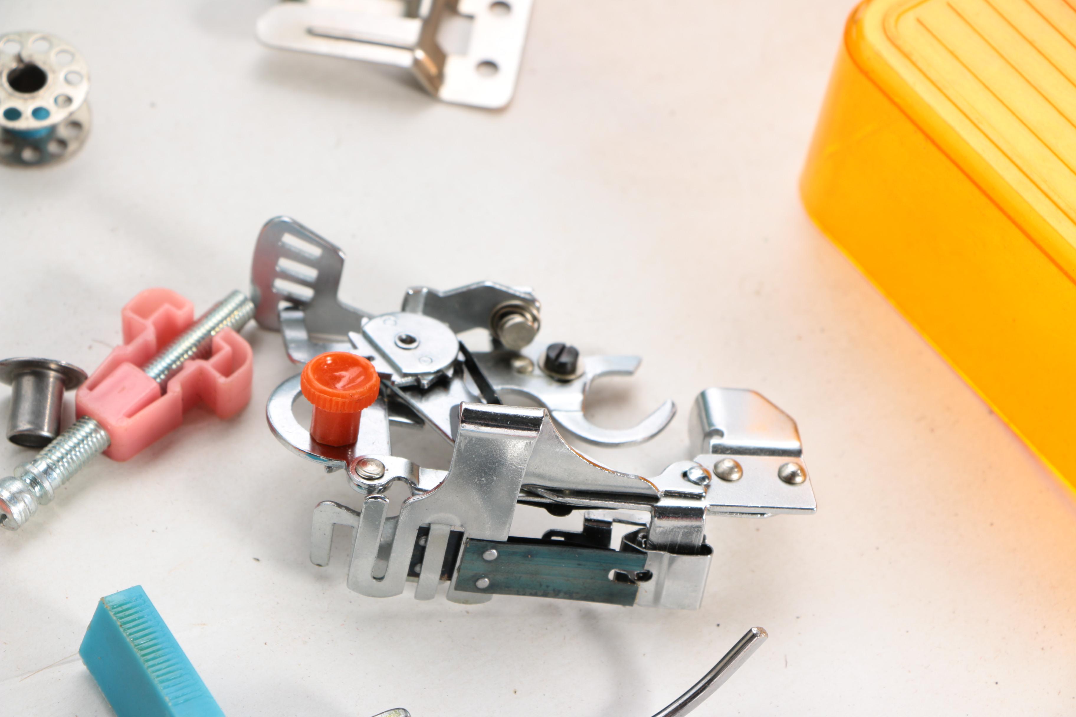 Spiegel "Vogue Stitch" Sewing Machine