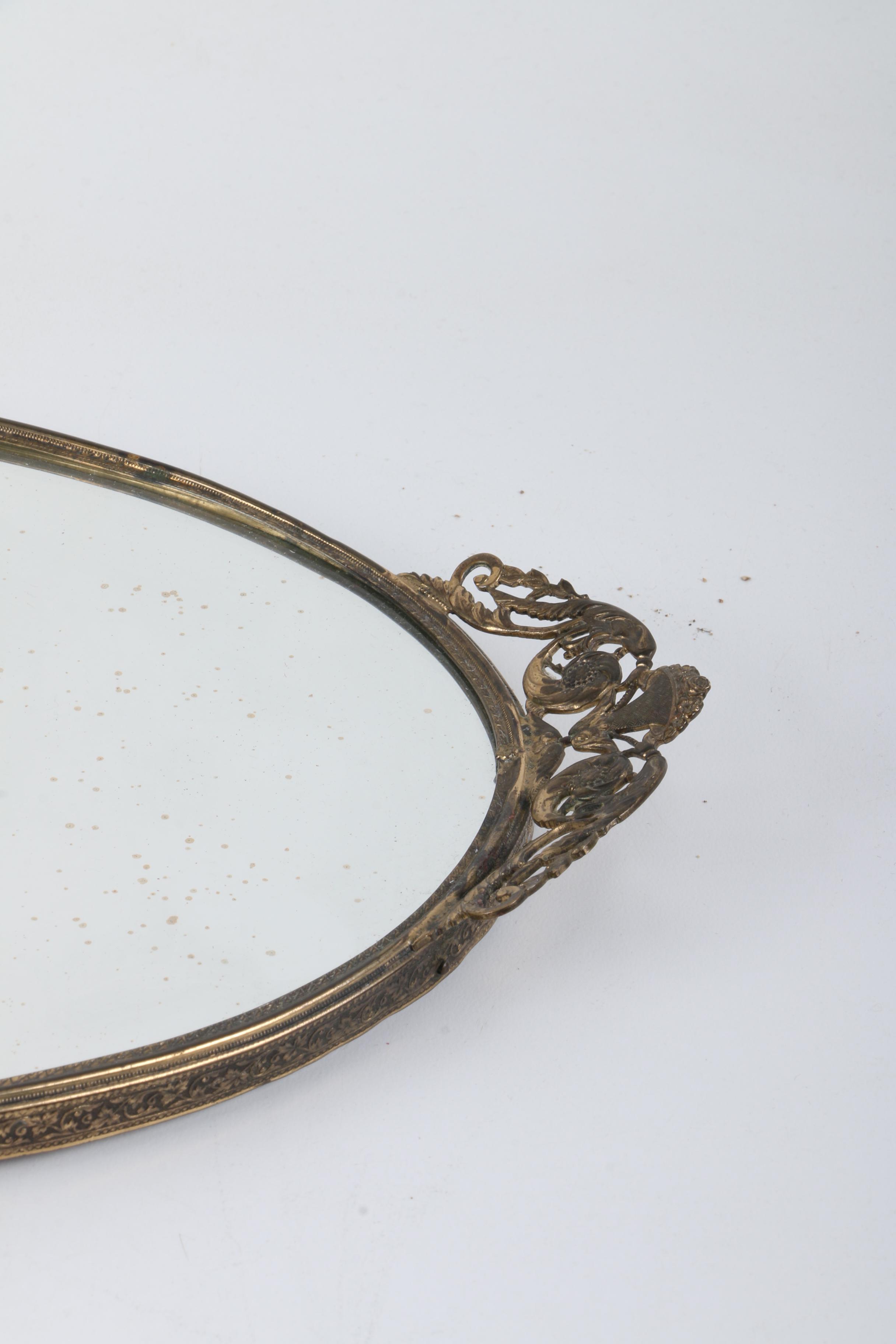 Vintage Vanity Decor