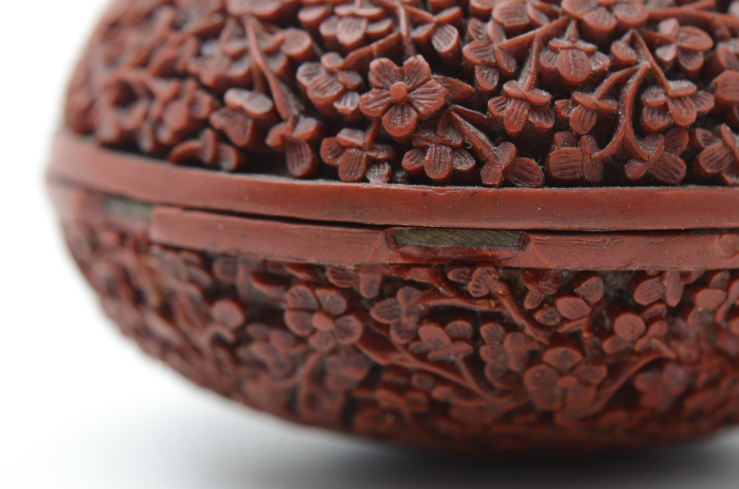 Early 19th-Century Chinese Carved Cinnabar Trinket Box
