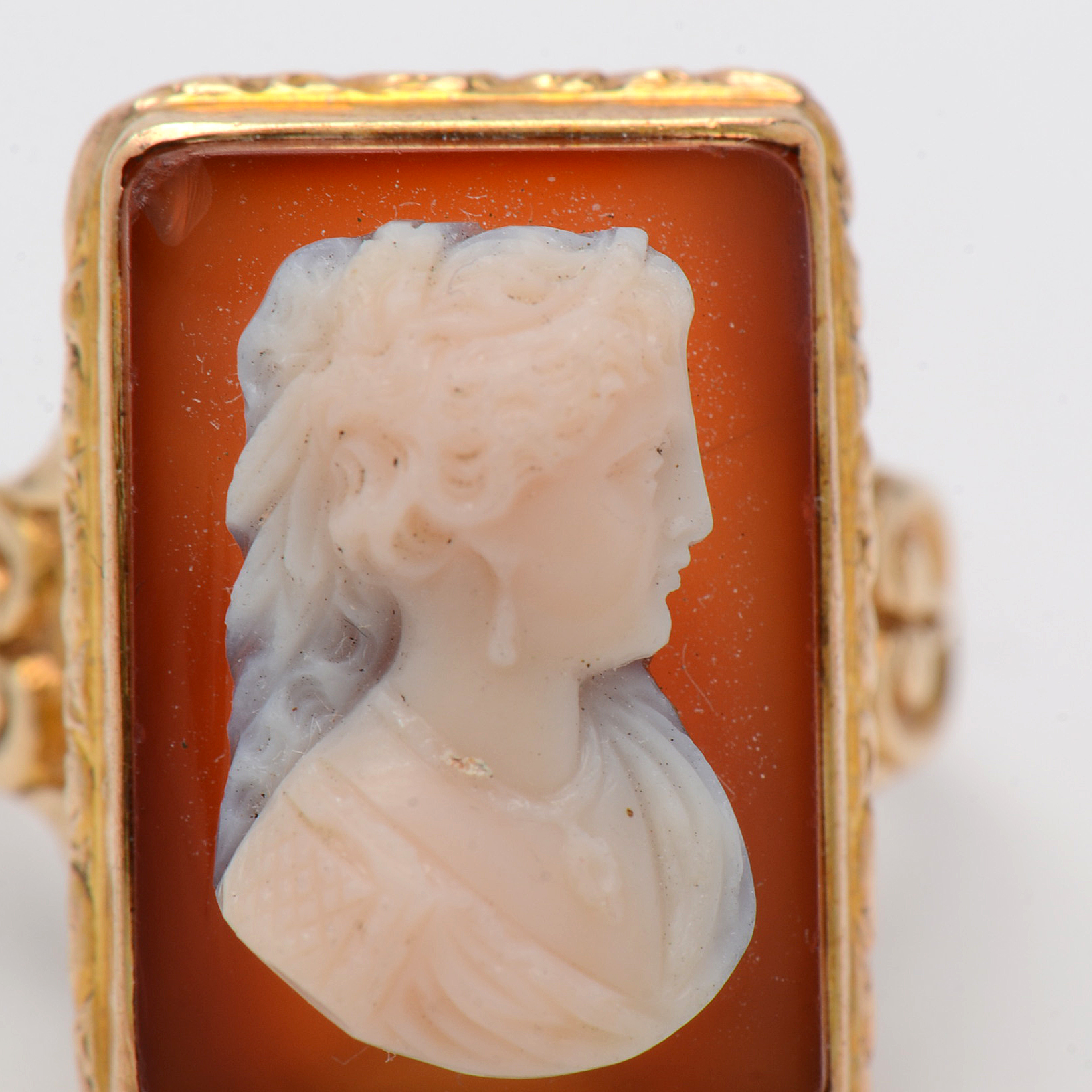 Vintage 10K Yellow Gold Carved Agate Cameo Ring