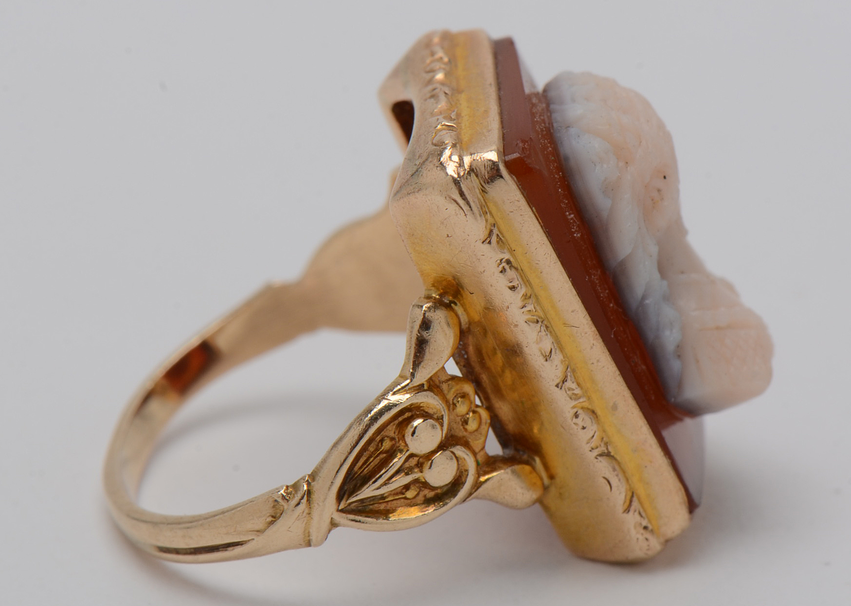 Vintage 10K Yellow Gold Carved Agate Cameo Ring