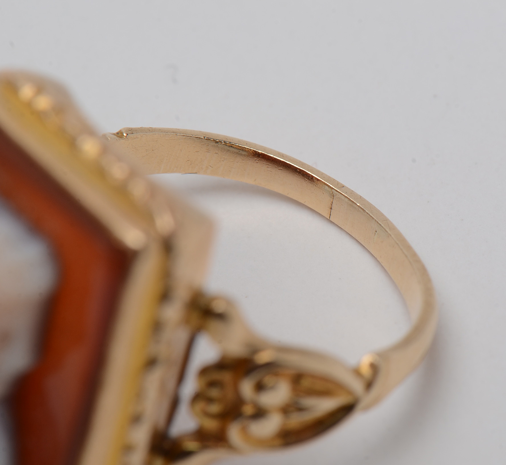 Vintage 10K Yellow Gold Carved Agate Cameo Ring