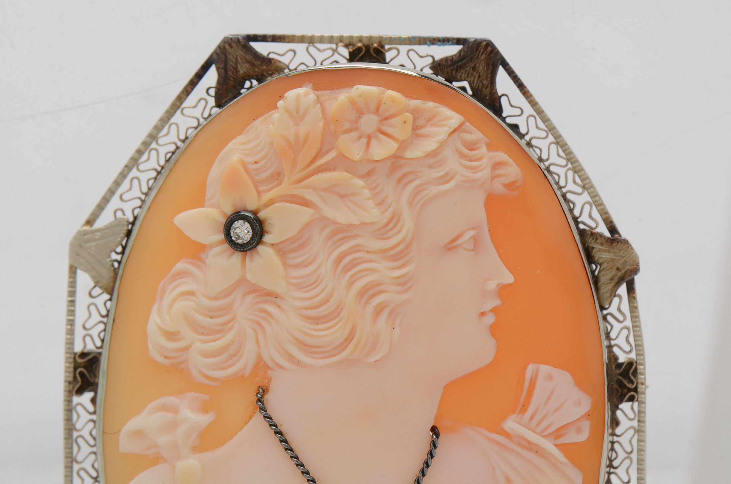 Vintage 14K White Gold Carved Shell Diamond Habillé Cameo Pendant Brooch