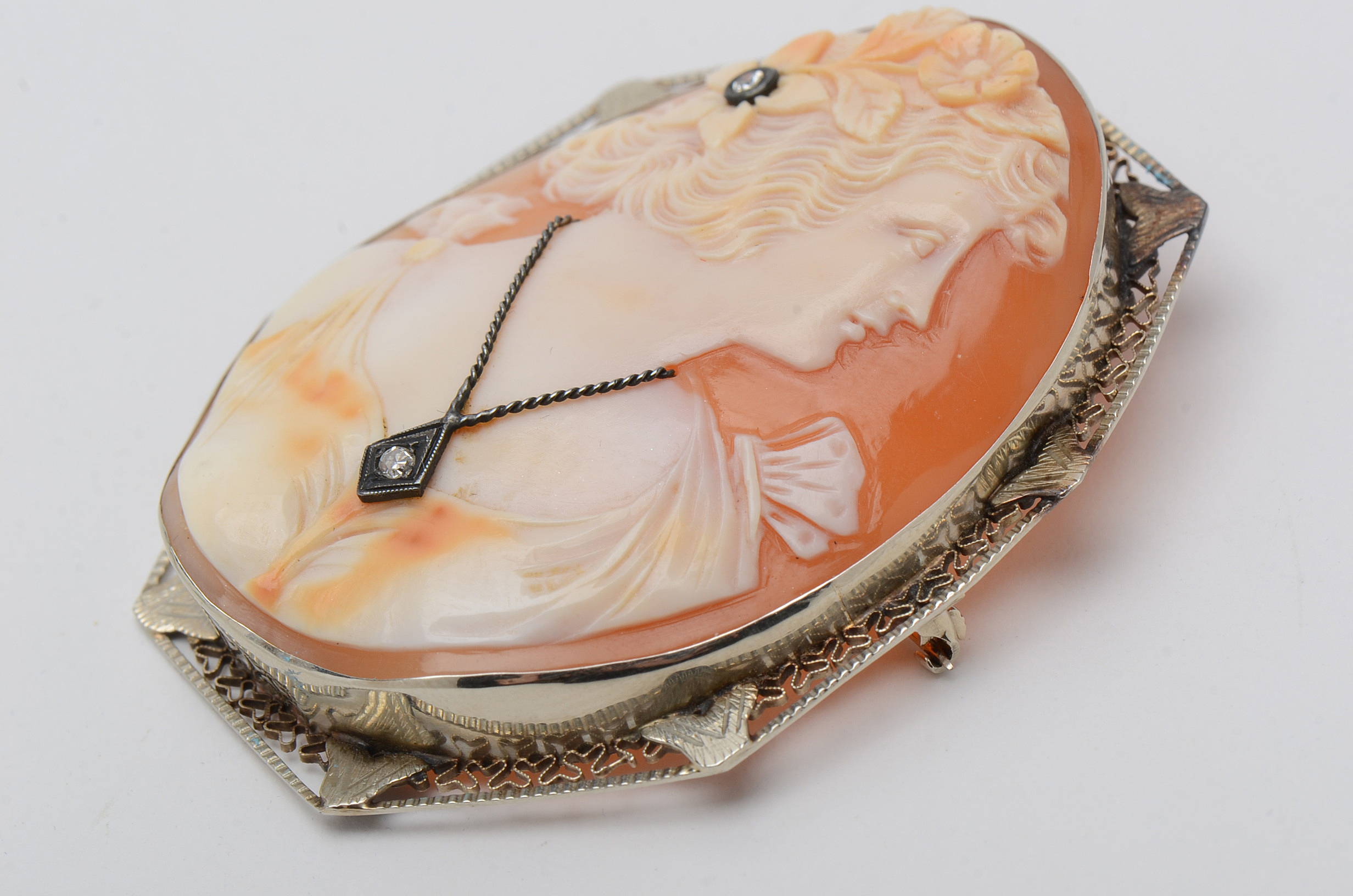 Vintage 14K White Gold Carved Shell Diamond Habillé Cameo Pendant Brooch