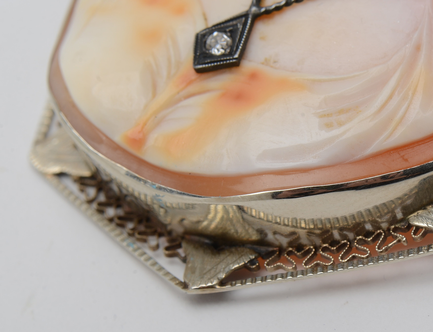 Vintage 14K White Gold Carved Shell Diamond Habillé Cameo Pendant Brooch