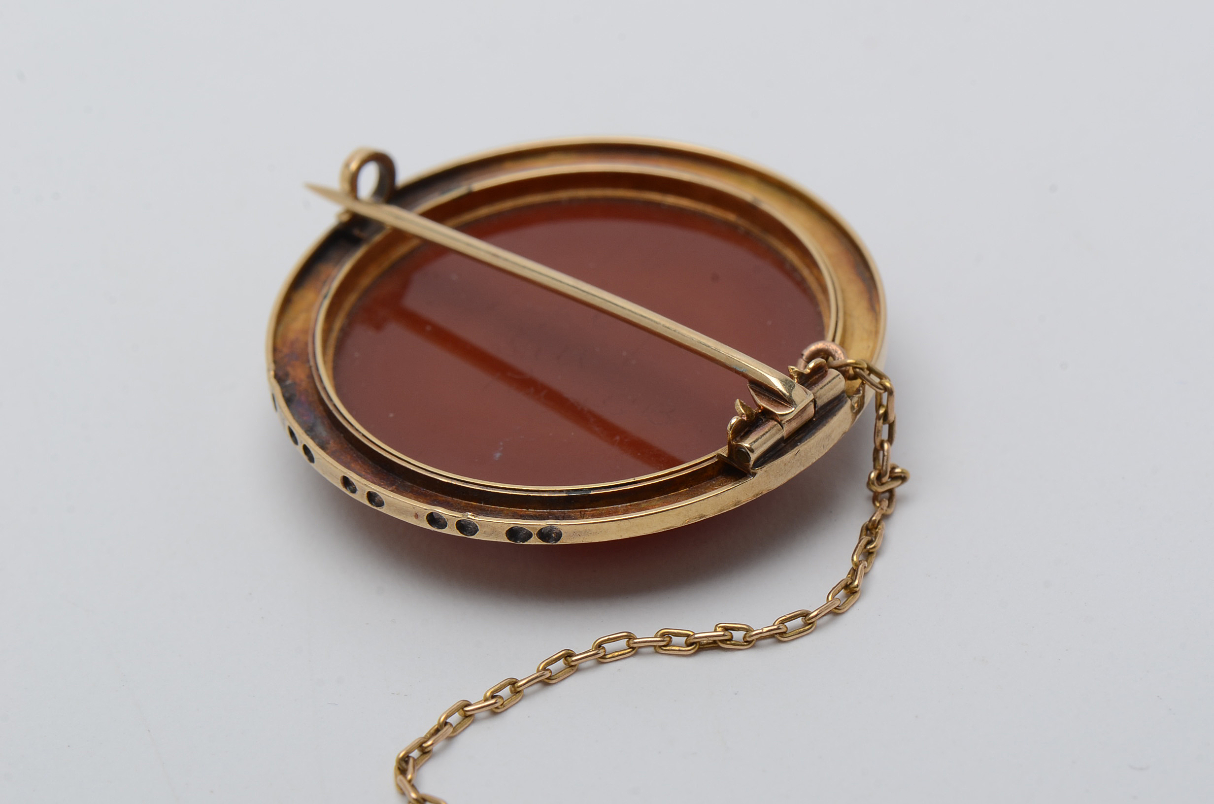 Victorian 18K Yellow Gold Agate Cameo Diamond Brooch with Safety Chain Pin