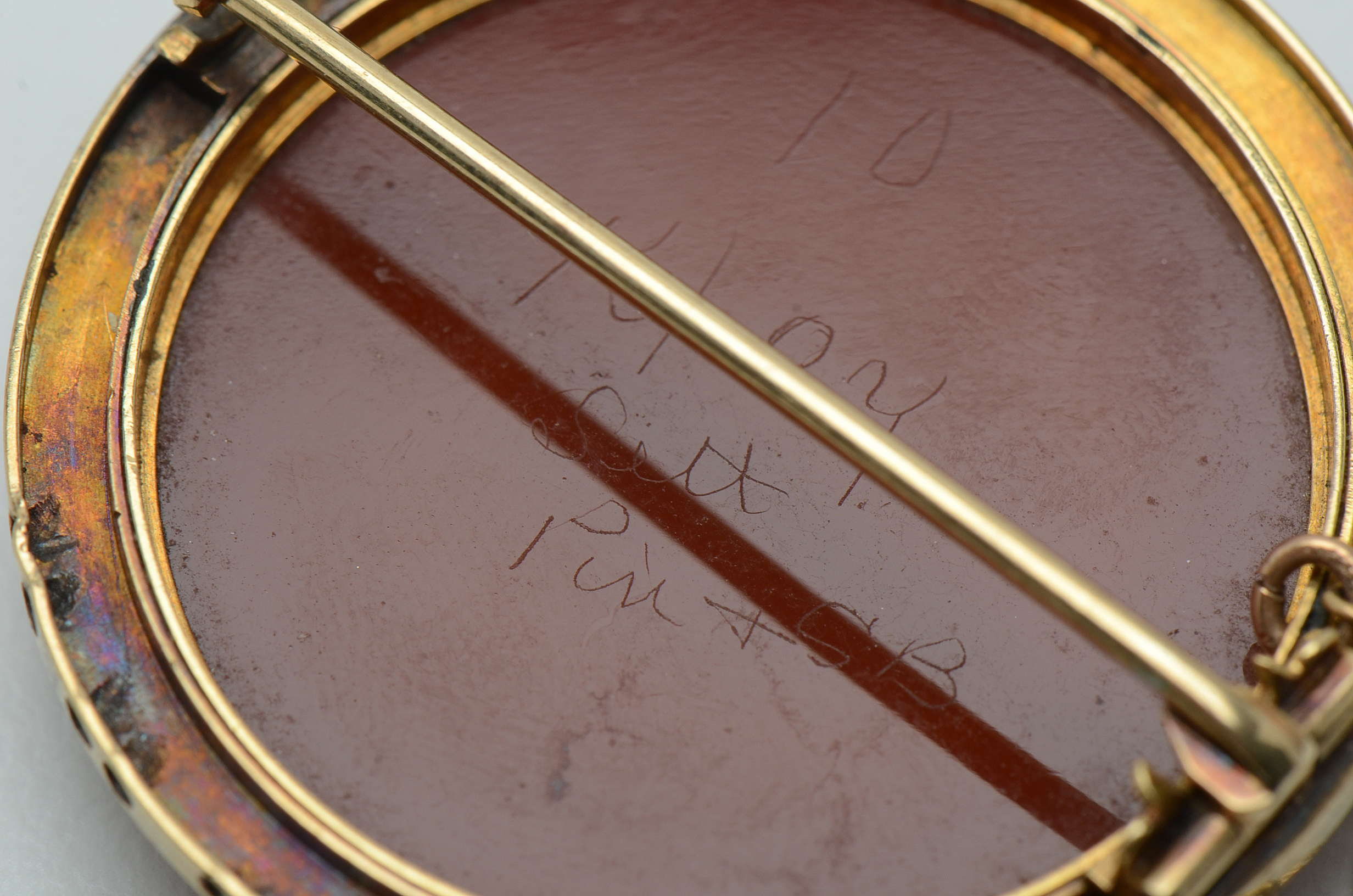 Victorian 18K Yellow Gold Agate Cameo Diamond Brooch with Safety Chain Pin